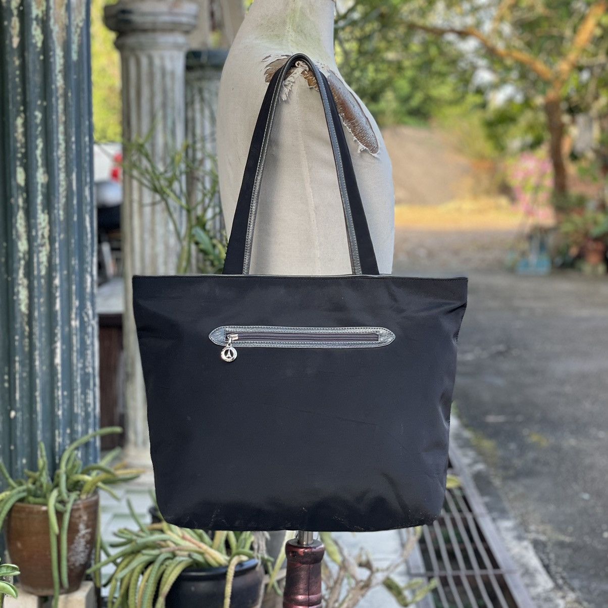 Japanese Brand × Vintage Vintage La Tour Effiel Black Nylon Tote Bag Size ONE SIZE - 3 Thumbnail
