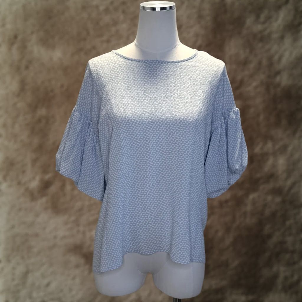 Vince Camuto Vince Camuto Blouse Womens Medium Blue Geometric Puff Sleeve Top Size M / US 6-8 / IT 42-44 - 1 Thumbnail