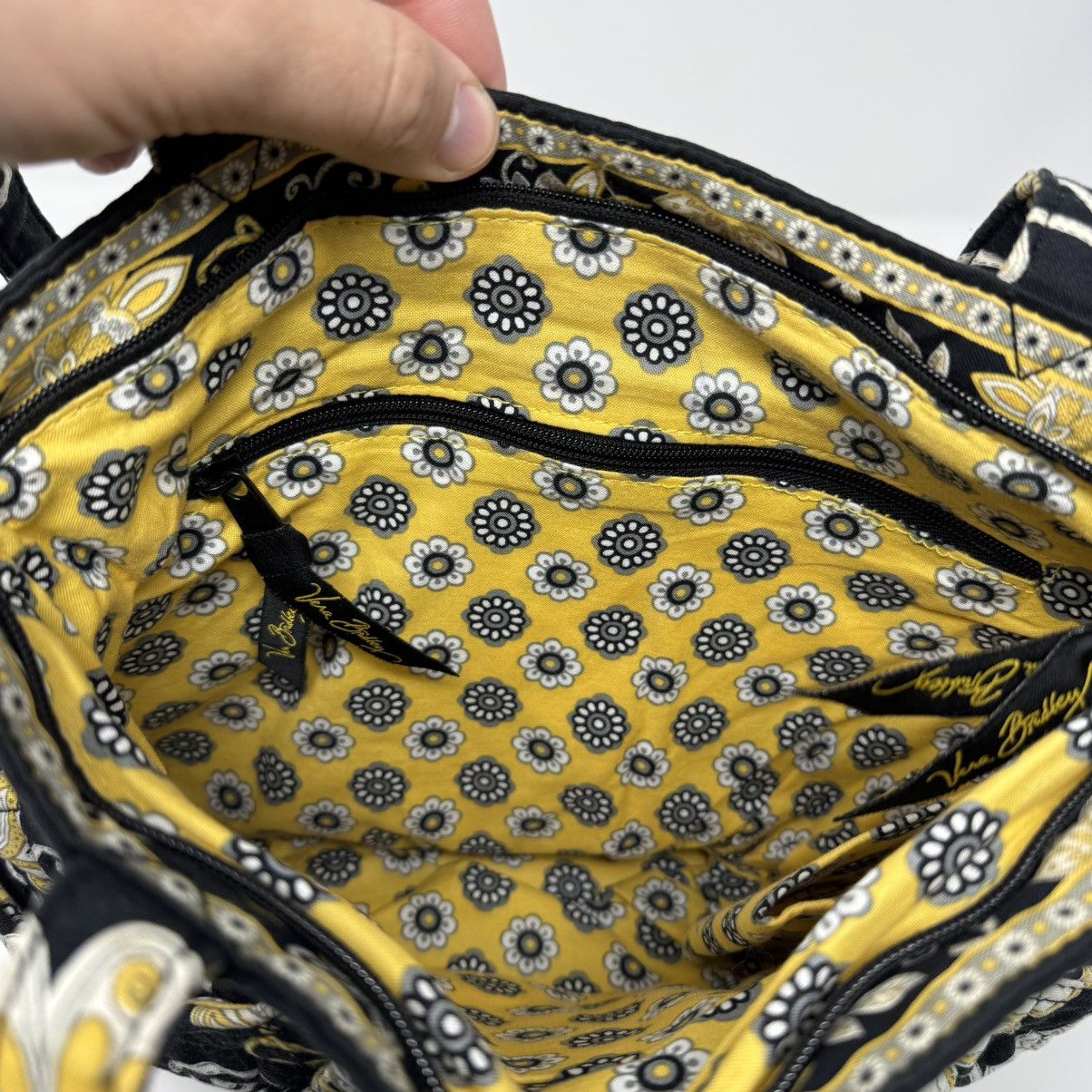 Vera Bradley VERA BRADLEY Yellow Bird Morgan Bucket Purse Zip Retired Size ONE SIZE - 12 Thumbnail