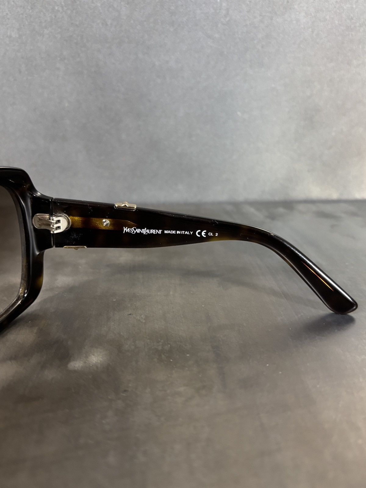 Yves Saint Laurent Yves Saint Laurent Sunglasses Oversized 2010s Size ONE SIZE - 14 Thumbnail