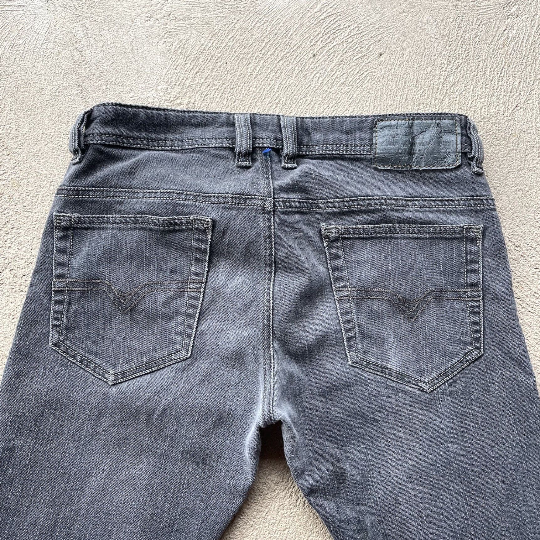 Diesel Diesel Jeans Men's 30x27 Gray Safado Straight Button Fly Denim Pants Regular Fit - Biker City Retro Embroidered Logo 27 Inseam Size US 30 / EU 46 - 6 Thumbnail