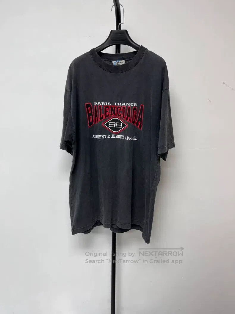 Balenciaga Balenciaga Batman Logo Letter Vintage Aged Short Sleeve T- Size US S / EU 44-46 / 1 - 1 Thumbnail