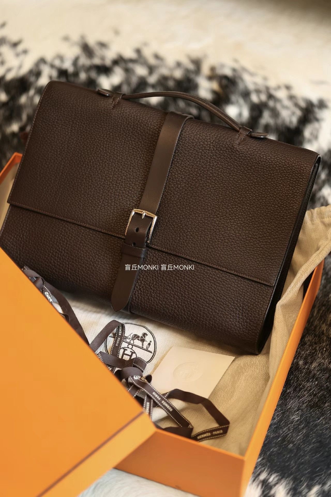 Louis Vuitton Louis Vuitton Monogram Commuter Shoulder Bag K32 Size ONE SIZE - 2 Thumbnail
