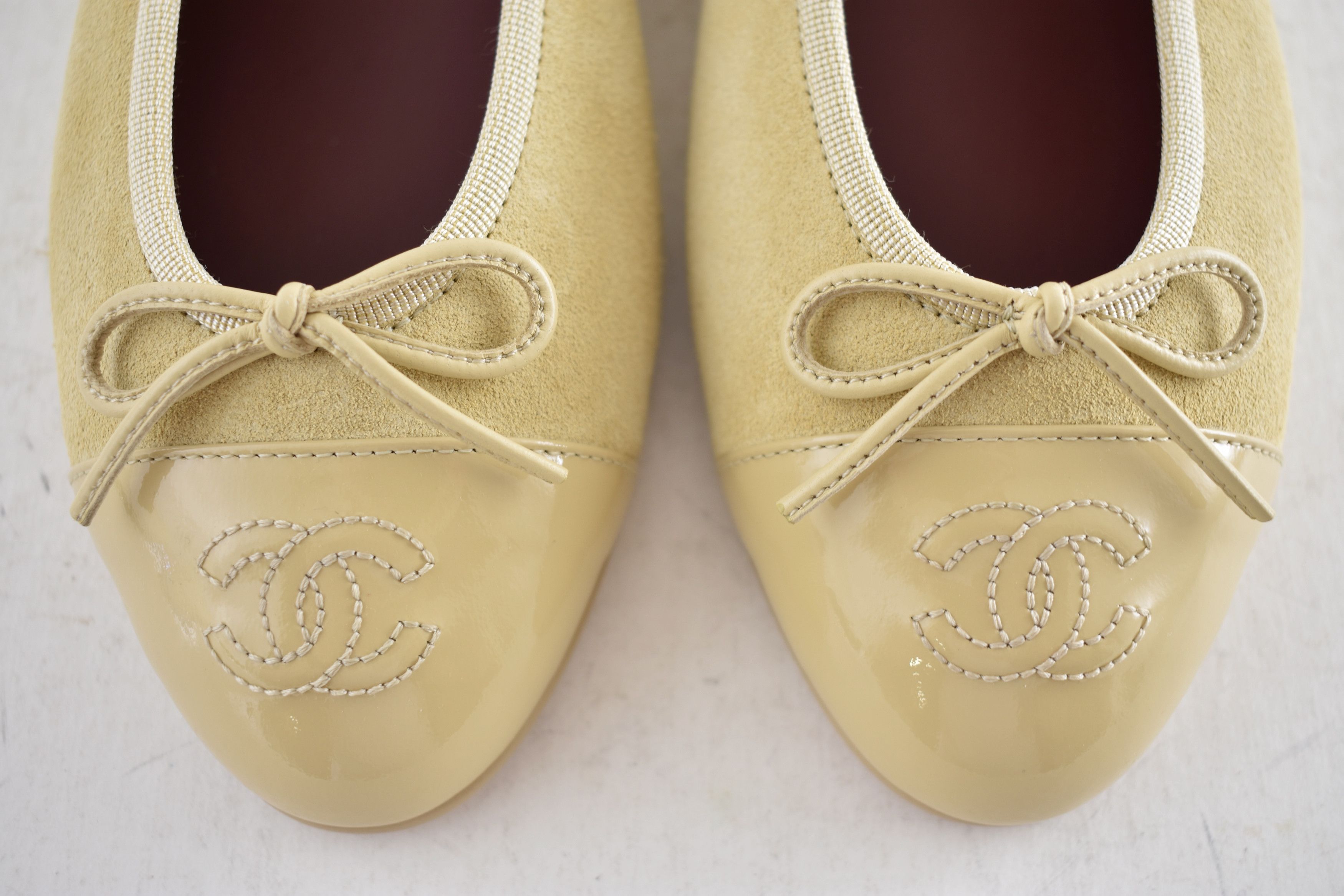 Chanel 26A Suede Patent CC Logo Bow Tie Ballet Ballerina Flat 38 Size US 8 / IT 38 - 12 Thumbnail