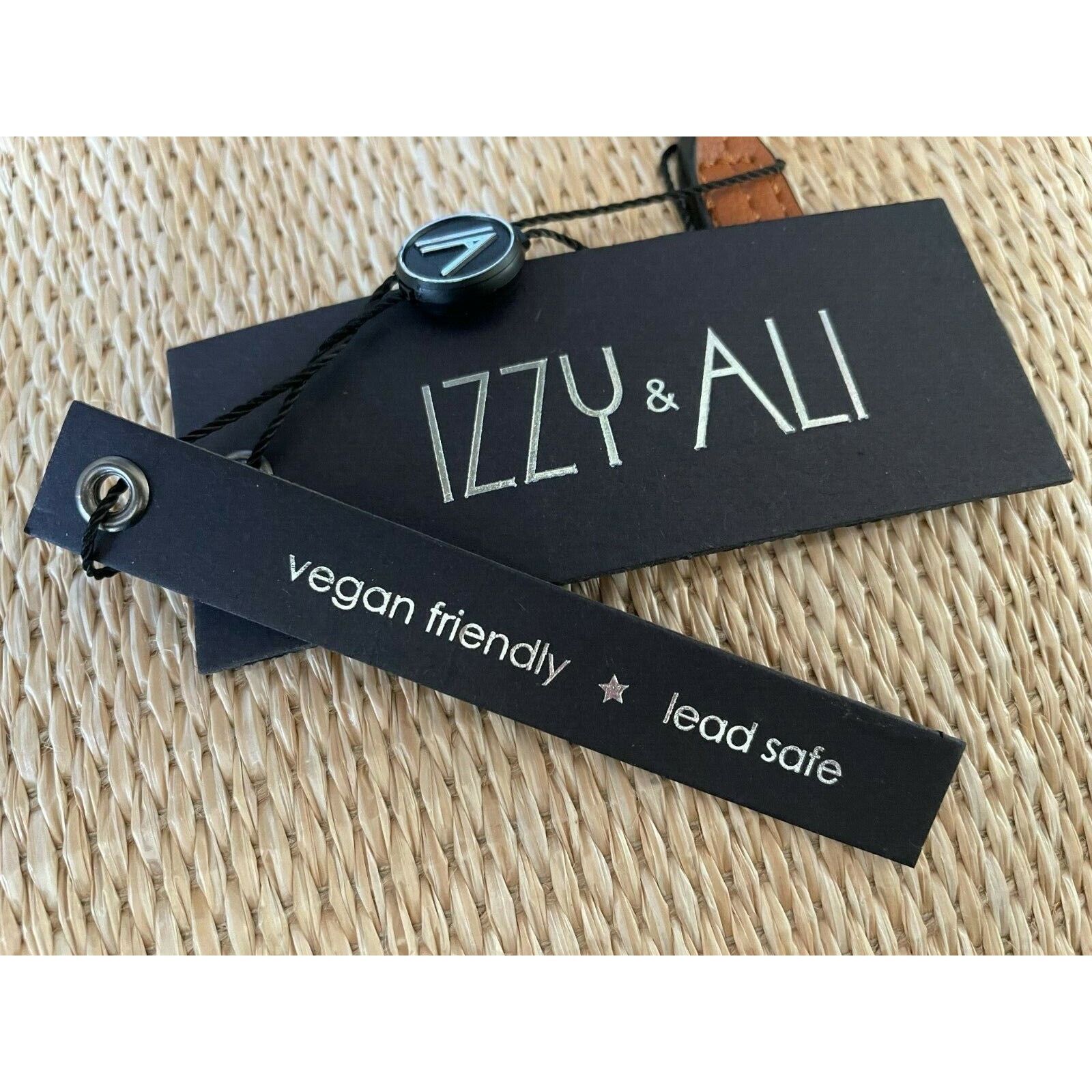 Other IZZY & ALI Womens Vegan Handbag 18" x 11" NWT Size ONE SIZE - 3 Thumbnail