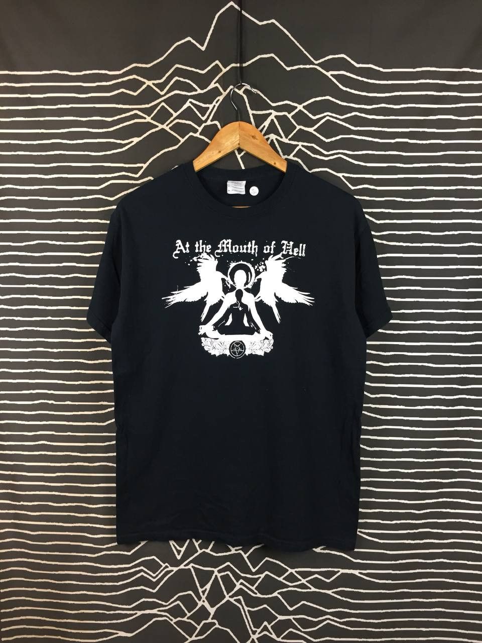 Gildan At the Mouth of Hell Black Metal Band Gothic Graphic Tee Size US M / EU 48-50 / 2 - 2 Thumbnail