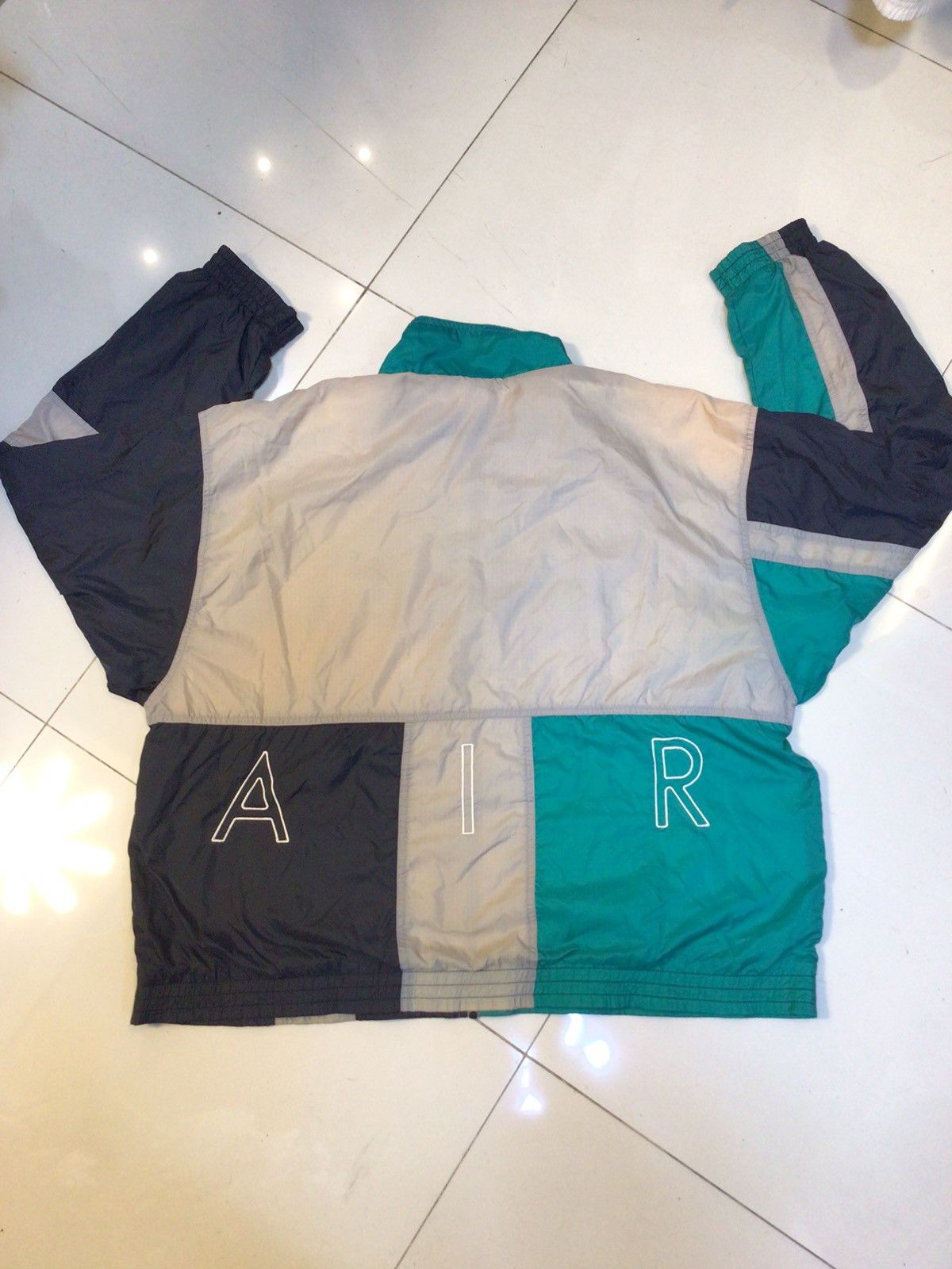 Image of Nike Air 90's Windbreaker Jacket in Green, Men's (Size XL)