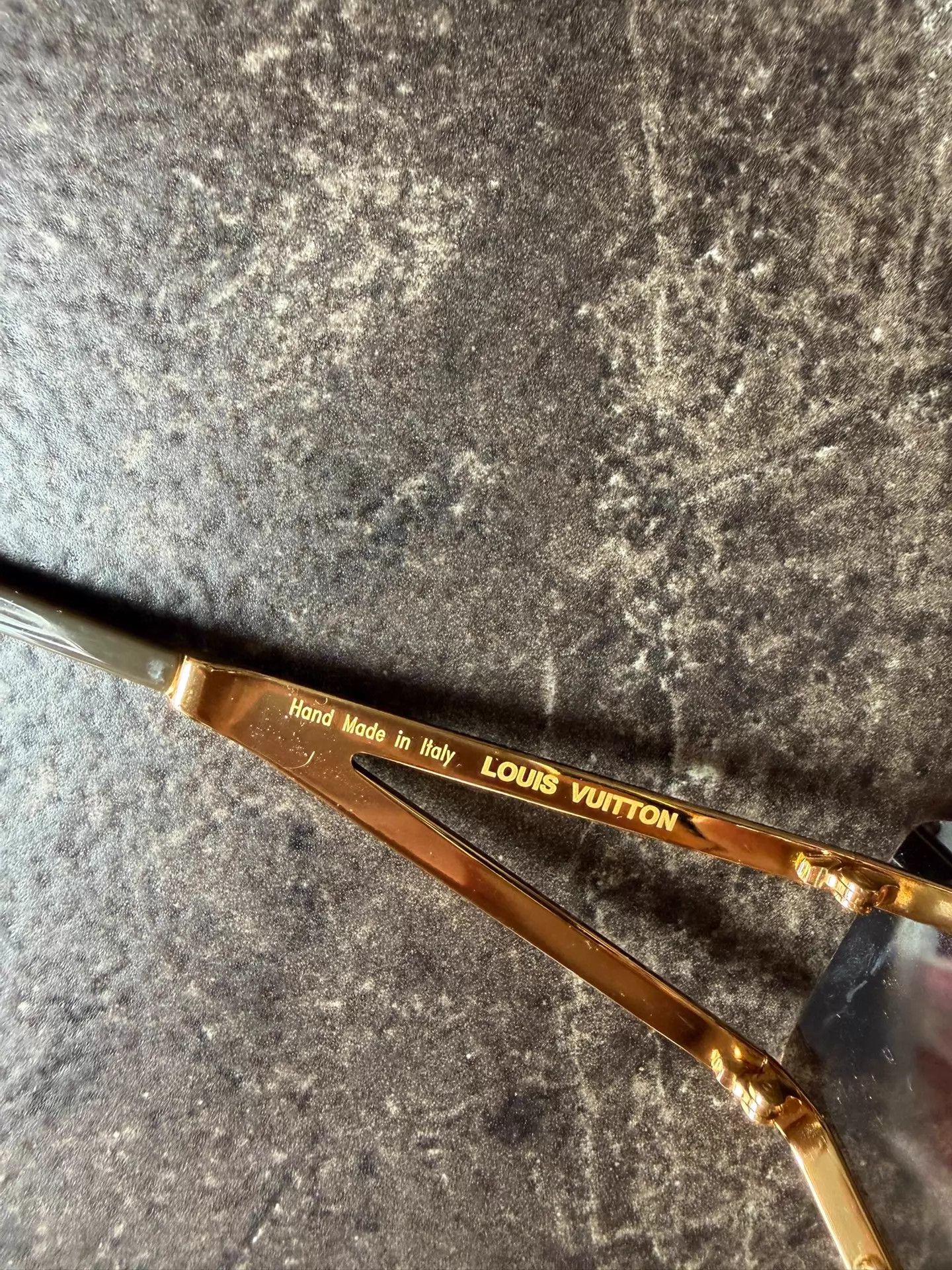 Louis Vuitton Louis Vuitton LV Logo Pilot Sunglasses Size ONE SIZE - 7 Thumbnail