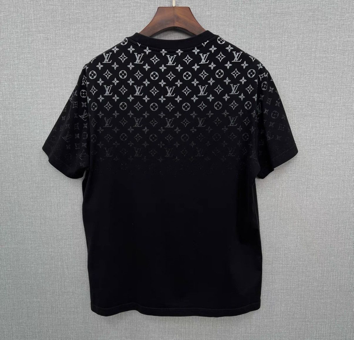 Louis Vuitton LV Gradient Monogram All-Over Print Logo T-Shirt Size US L / EU 52-54 / 3 - 2 Thumbnail