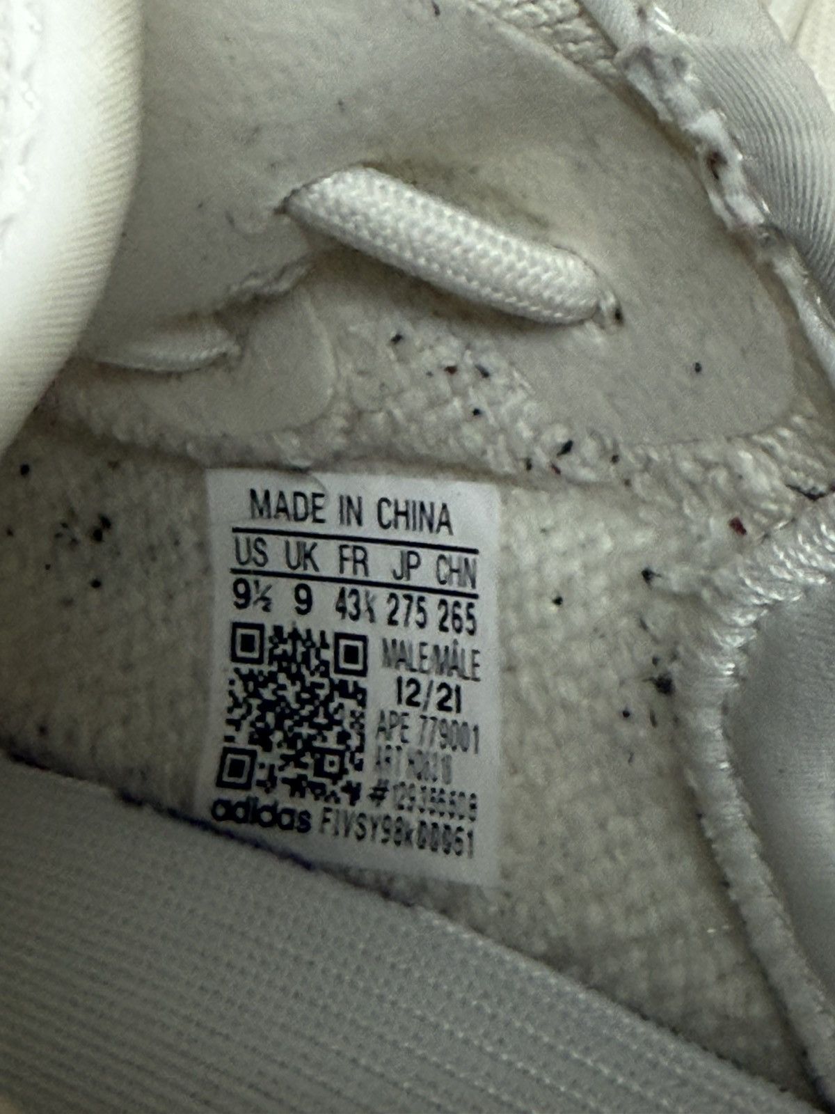 Yeezy Yeezy 350 V2 Bone Size US 9.5 / EU 42-43 - 11 Thumbnail