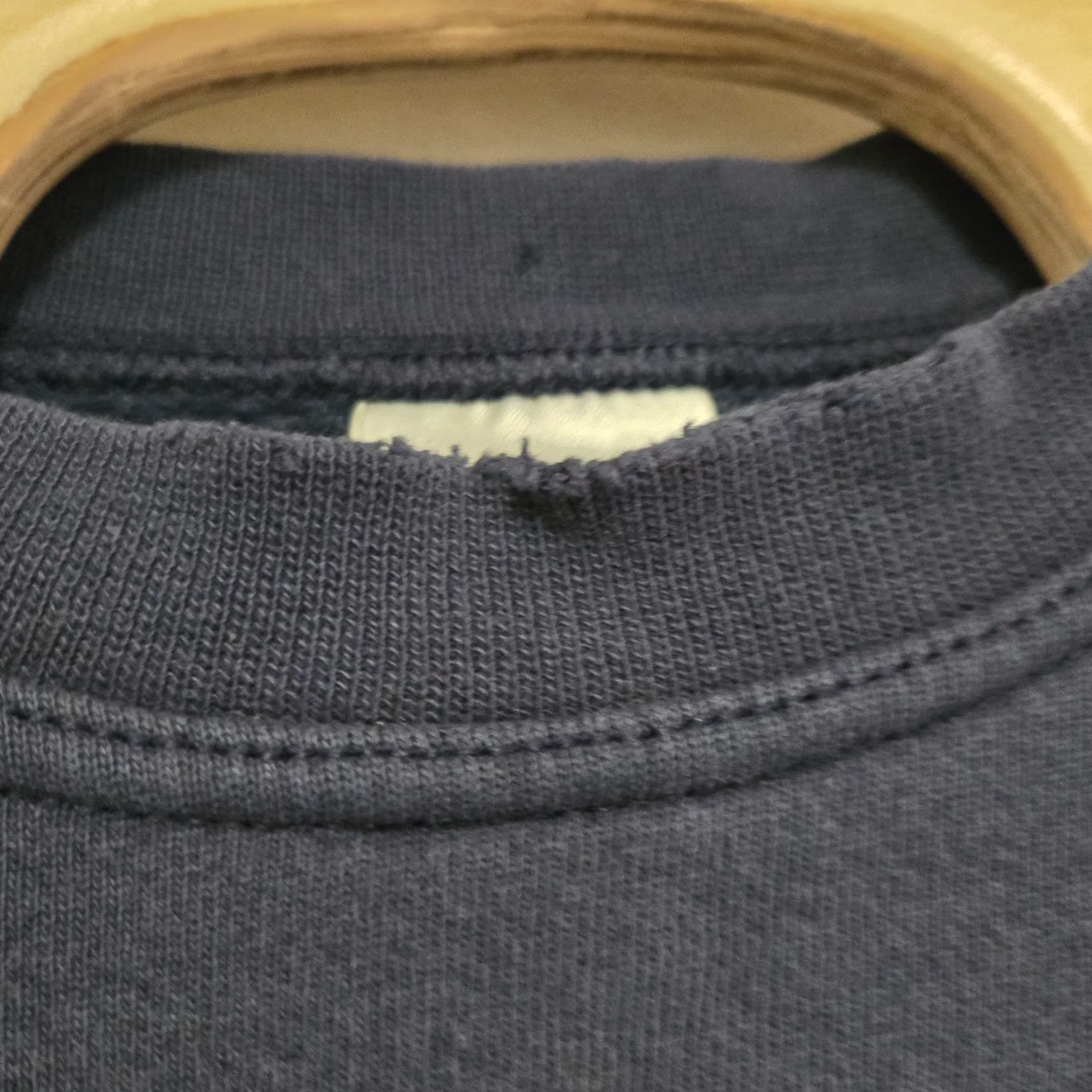 Nike VINTAGE Nike Sweatshirt Mens Large Blue Crewneck Mini Swoosh DISTRESSED USA 90s Size US L / EU 52-54 / 3 - 6 Thumbnail