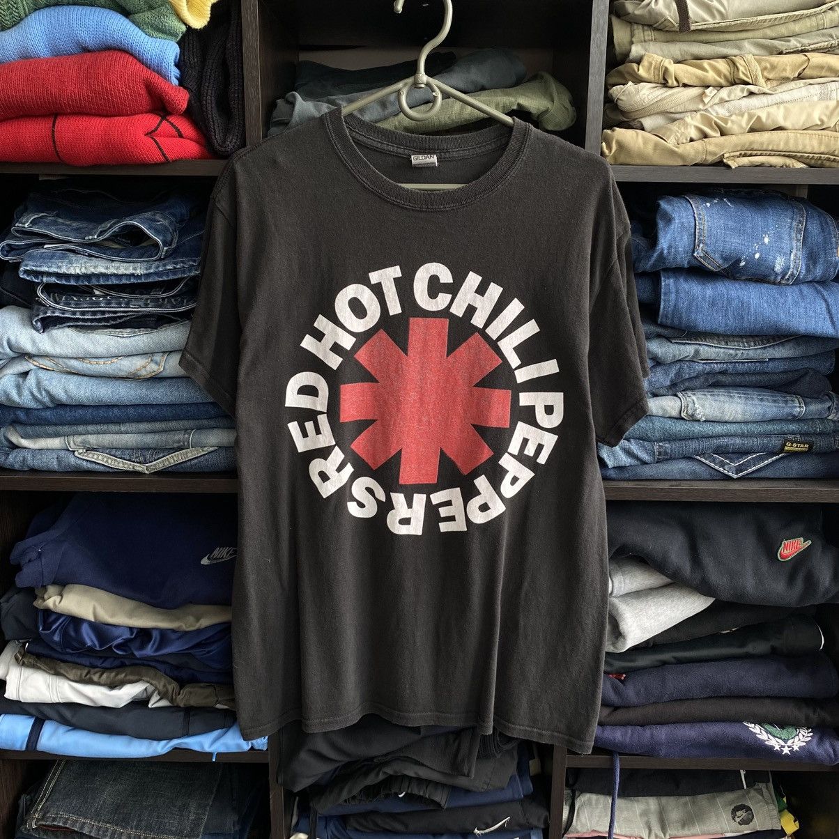Band Tees Vintage Red Hot Chilipeppers 2016 big logo rock band tee Size US M / EU 48-50 / 2 - 1 Thumbnail