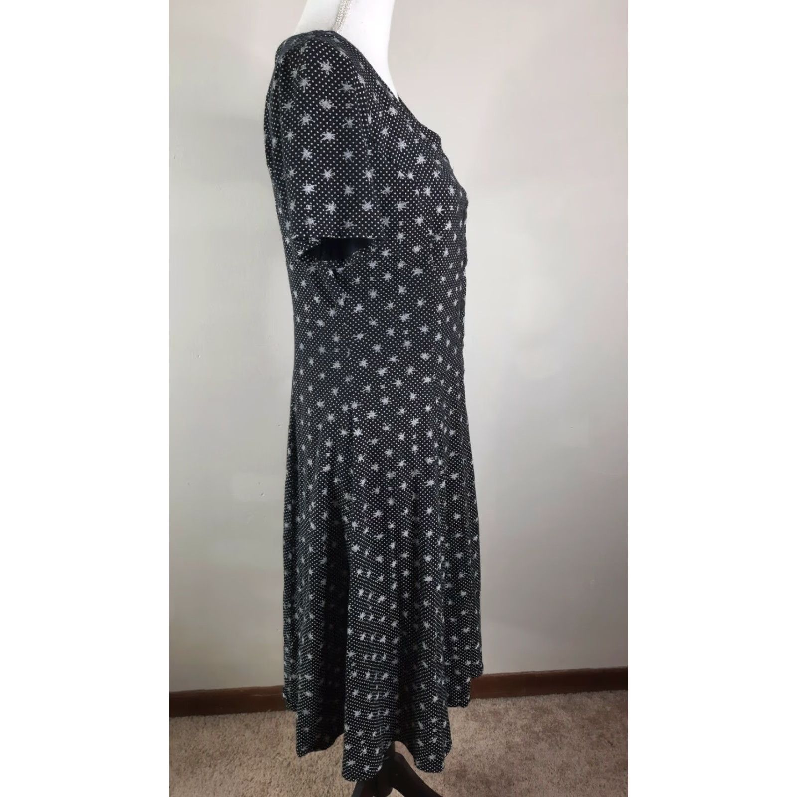 Vintage VINTAGE Illusions Black Midi Dress Women's M Short Sleeve Sweetheart Vintage 90s DC Skater A-Line Sundress Casual 10/12 Size 32" / US 10 / IT 46 - 7 Thumbnail
