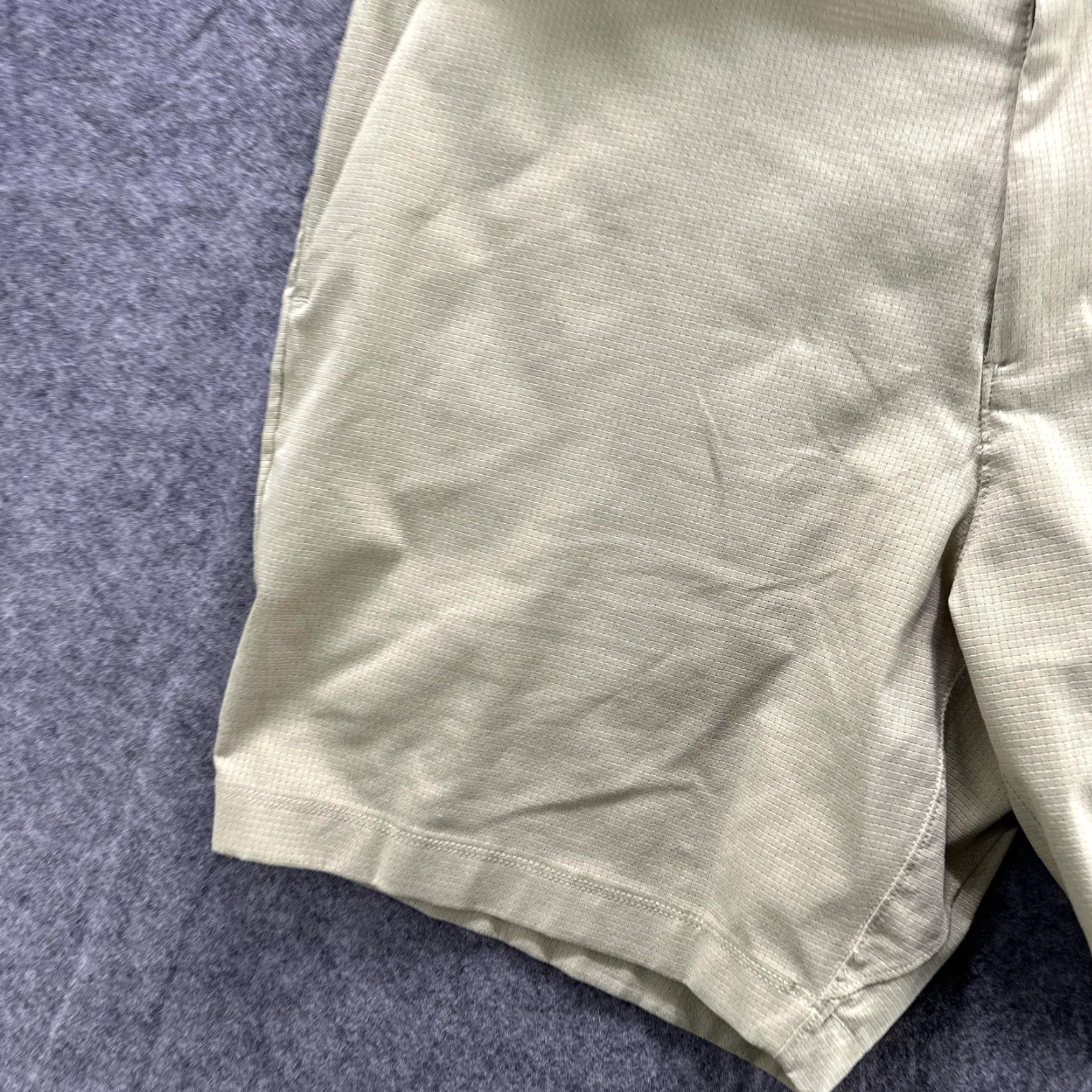 Lululemon Lululemon Shorts Mens 37 Green Commission Style Stretch Chino Golf Casual XL Regular Beige Inseam 8 in Front Flat Front Pockets Size US 36 / EU 52 - 5 Thumbnail