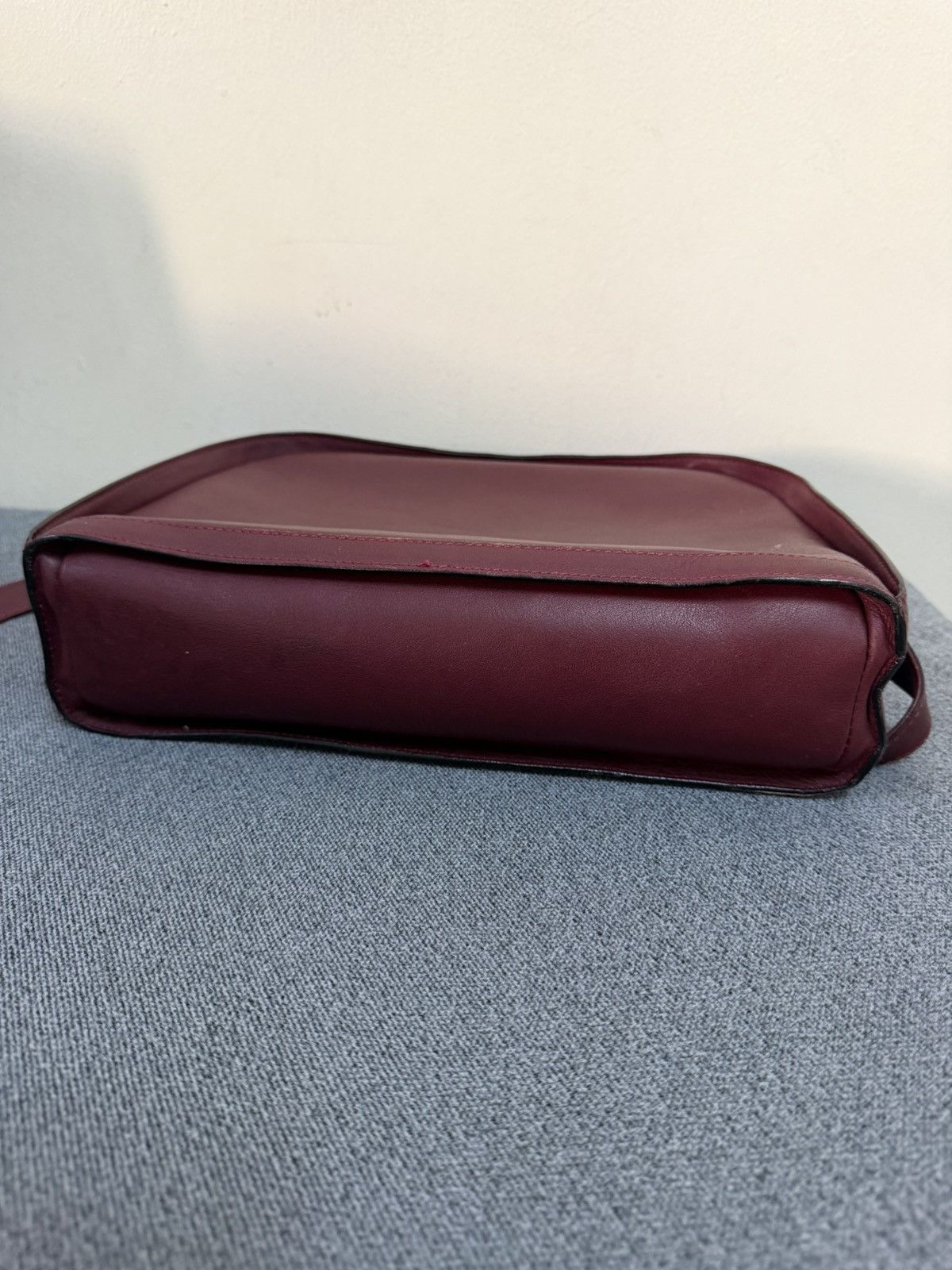 Undercover × Valentino Vintage 80s valentino leather sling bag Size ONE SIZE - 4 Thumbnail