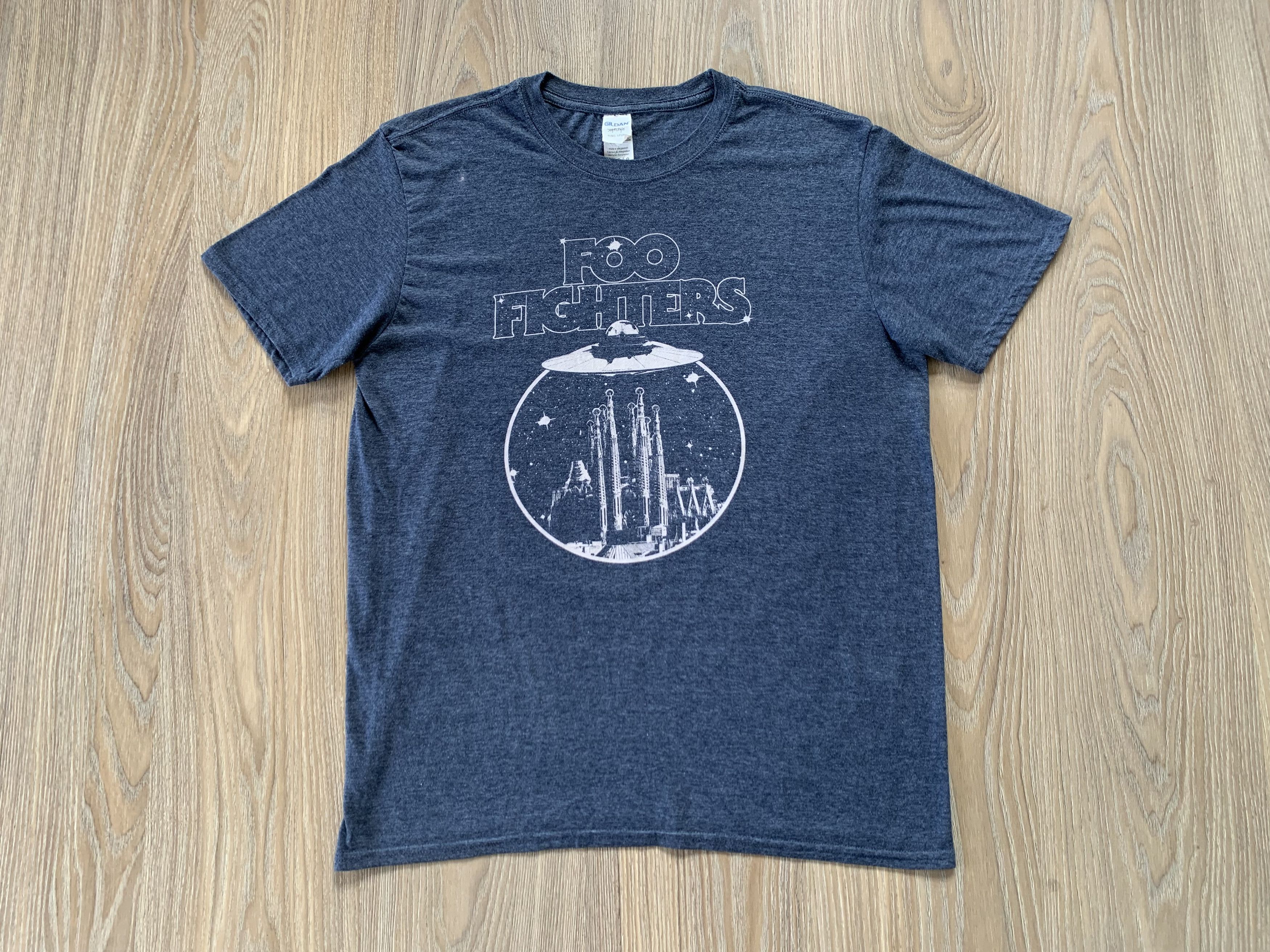 Band Tees × Gildan Vintage Gildan Foo Fighters T Shirt Size US L / EU 52-54 / 3 - 2 Thumbnail