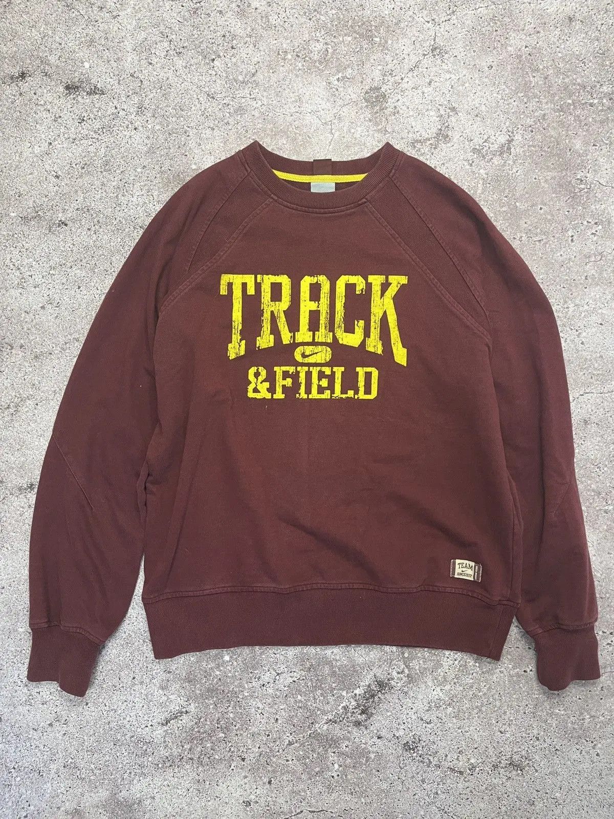 Nike Vintage Nike Track & Field Sweatshirt Maroon Yellow Size L Size US M / EU 48-50 / 2 - 1 Thumbnail