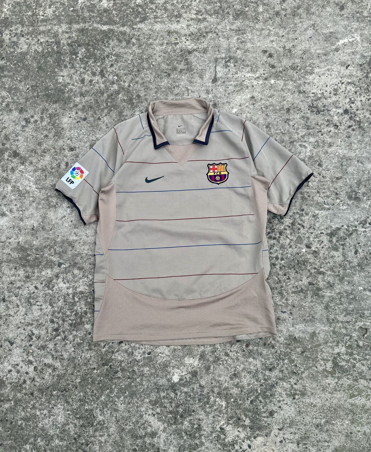 Nike Vintage Nike F.C.Barcelona 11 Overmars Soccer Jersey 03/04 Size US XS / EU 42 / 0 - 1 Thumbnail