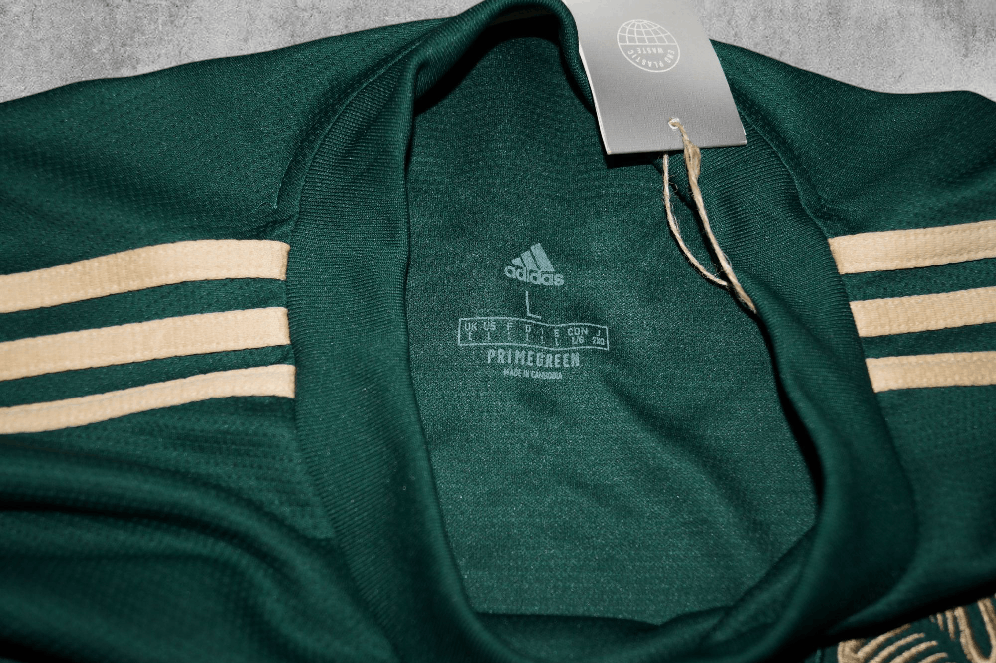 Adidas Adidas soccer football jersey Shirt Celtic F.C. size L Size US L / EU 52-54 / 3 - 6 Thumbnail