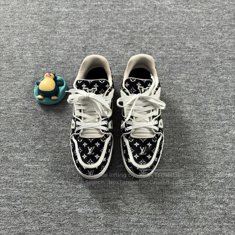Louis Vuitton Louis Vuitton Trainer flocked black and white full-print c Size US 8.5 / EU 41-42 - 2 Thumbnail