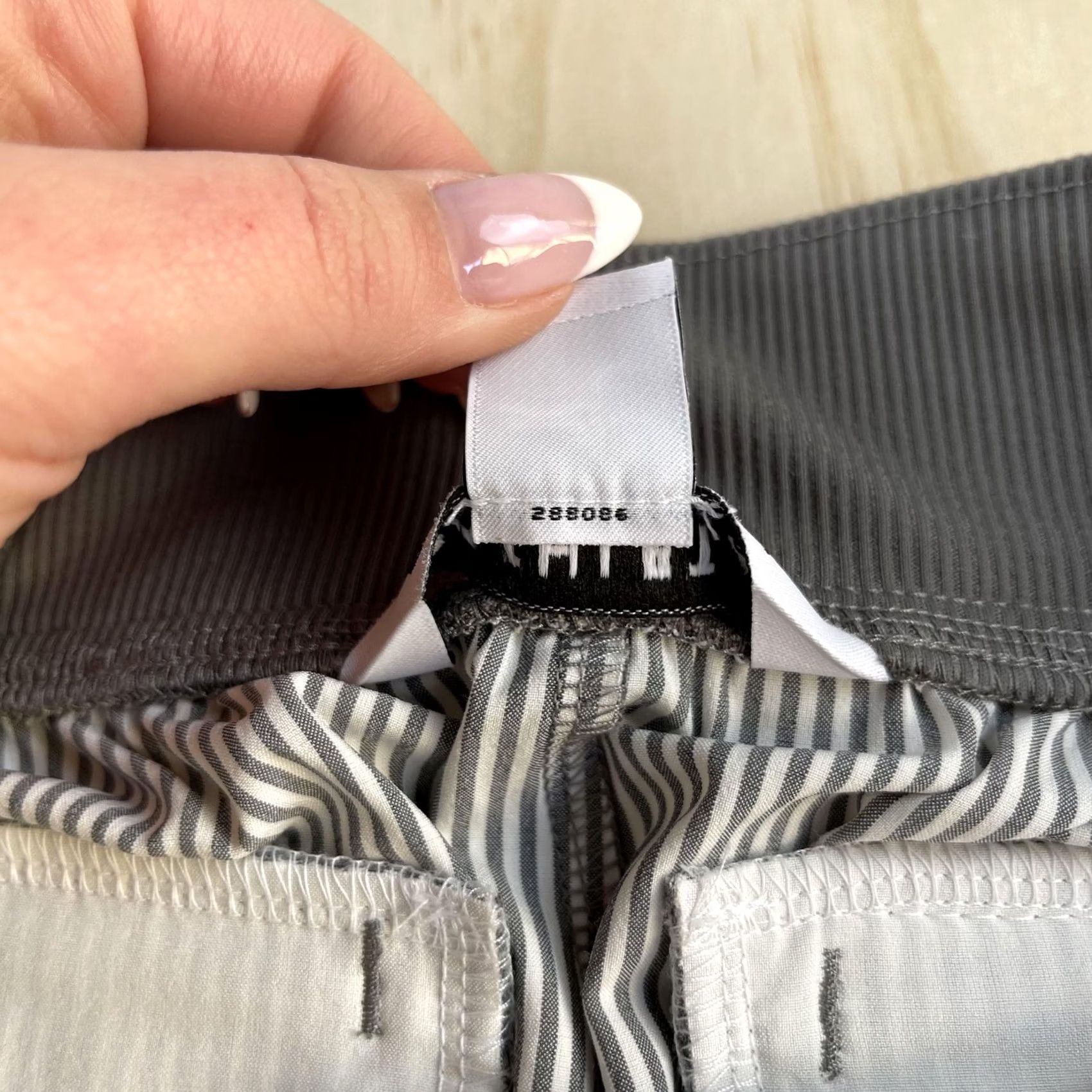 Athleta Athleta Brooklyn Textured Ankle Pants Womens 8 Gray Stripe Pull On Stretch Pants Size 30" / US 8 / IT 44 - 6 Thumbnail