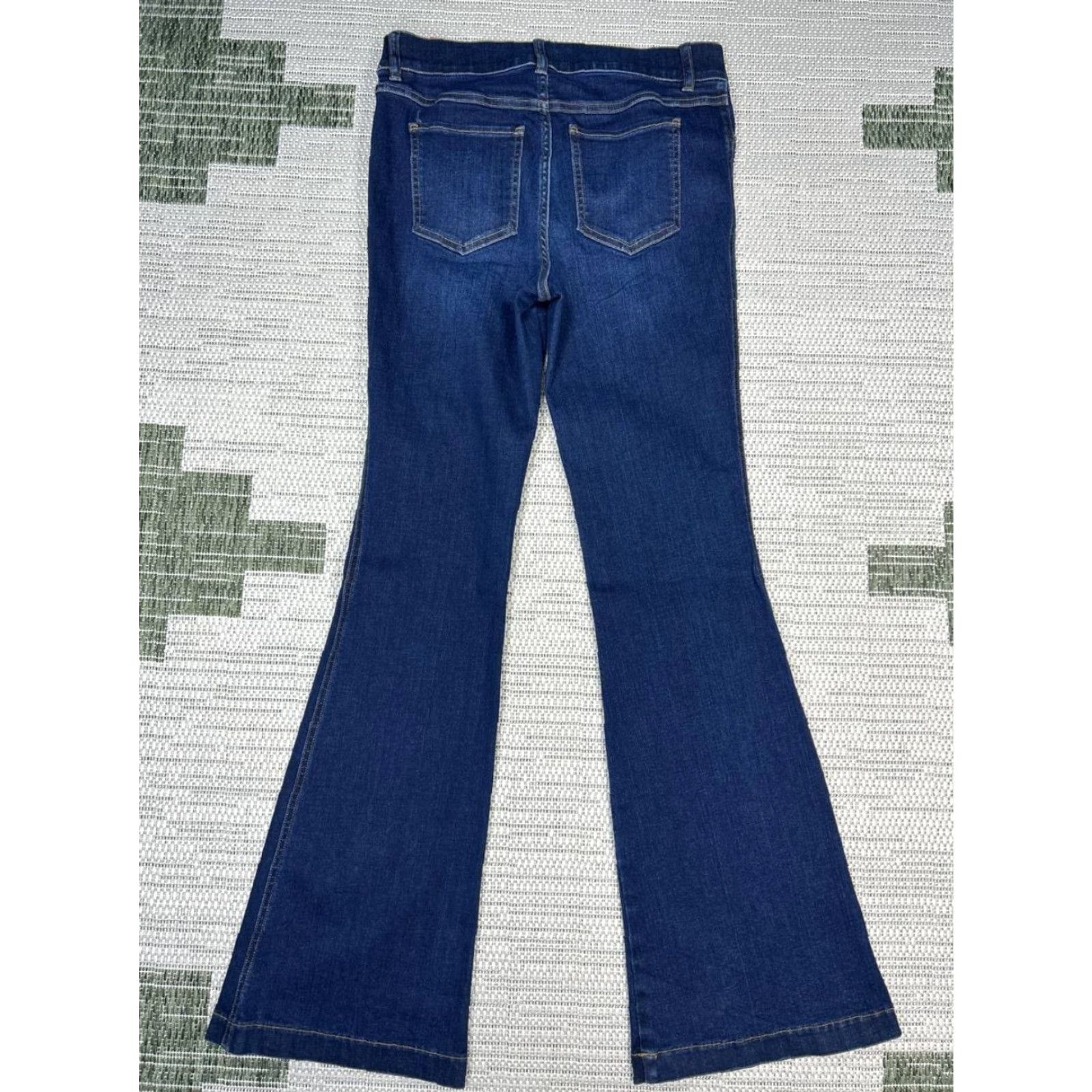 Spanx Spanx Jeans Womens 30x32 Medium Blue Denim Cotton Stretch Flared Mid Rise 30 32 Regular Color: Blue Brand: Spanx Theme: Classic Modern Womens Jeans Size 30" / US 8 / IT 44 - 2 Thumbnail