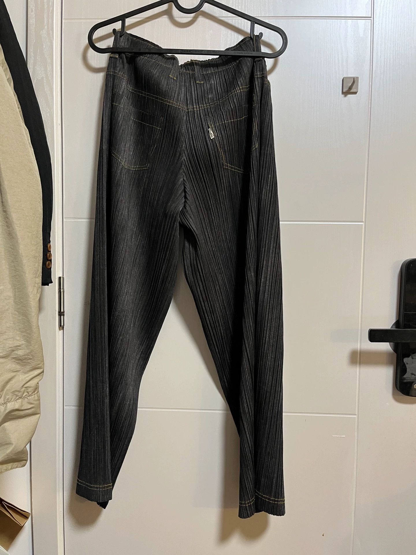 Issey Miyake Issey Miyake PP Denim Snow Yellow Pleated Cropped 0 Size 25" / US 0 / IT 36 - 4 Thumbnail
