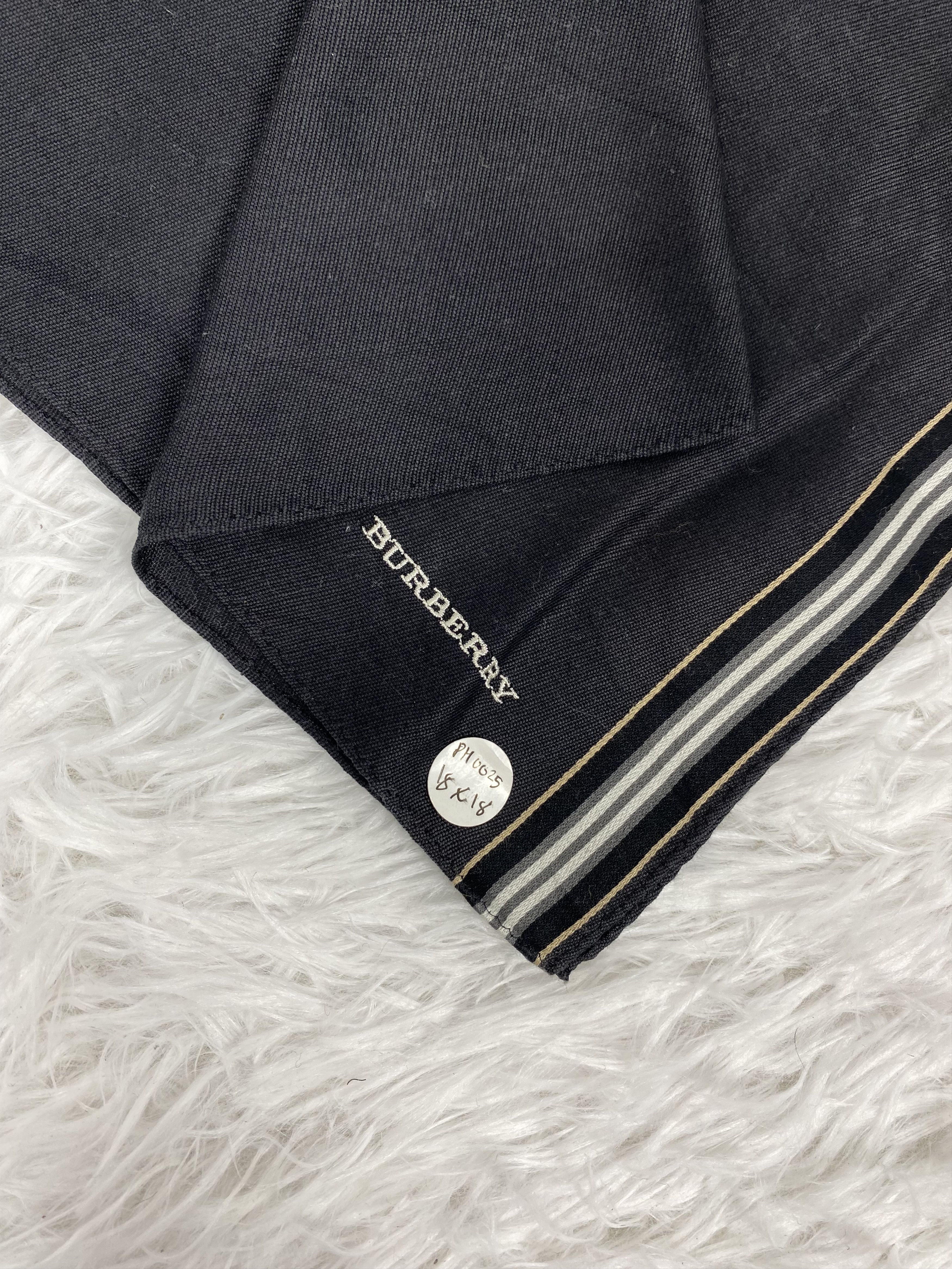 Burberry × Vintage Vintage Burberry Handkerchief PH0025 Size ONE SIZE - 2 Thumbnail