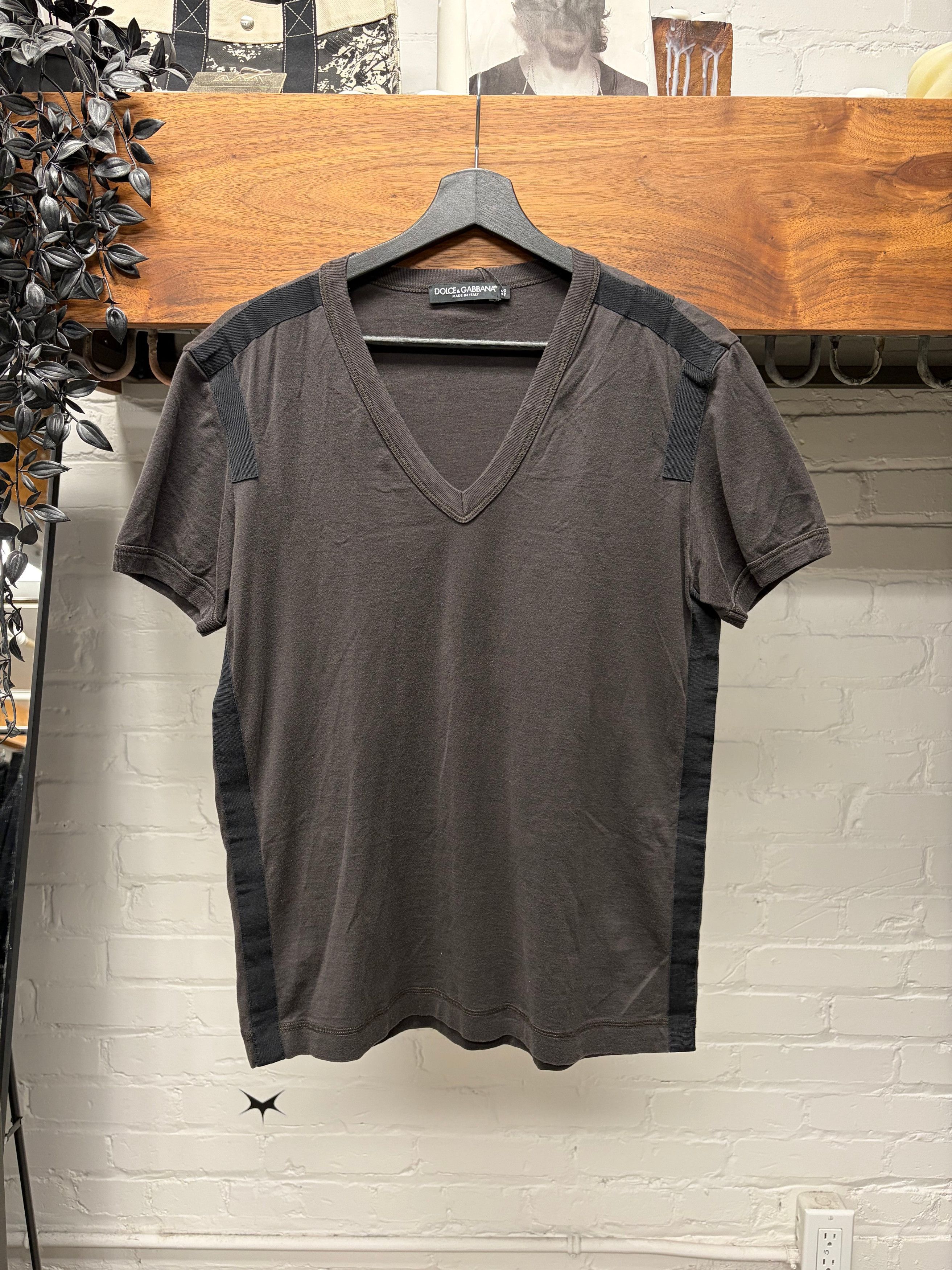 Dolce & Gabbana SS2008 Dolce & Gabbana ‘Tape Seam’ Brown V-Neck T-Shirt Size US M / EU 48-50 / 2 - 1 Thumbnail