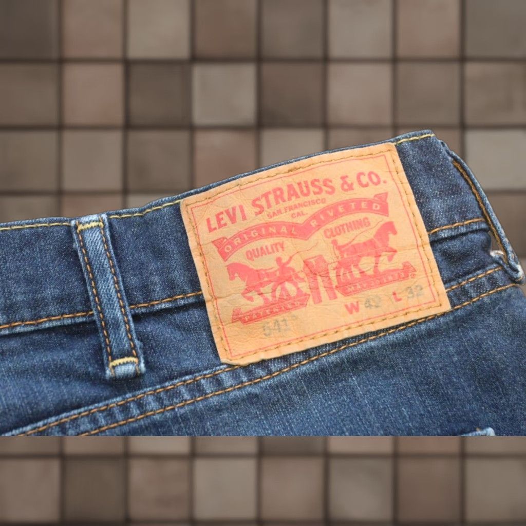 Levi's 541 Athletic Fit Stretch Rugged Denim Work Jeans Mens Sz 42 x 32