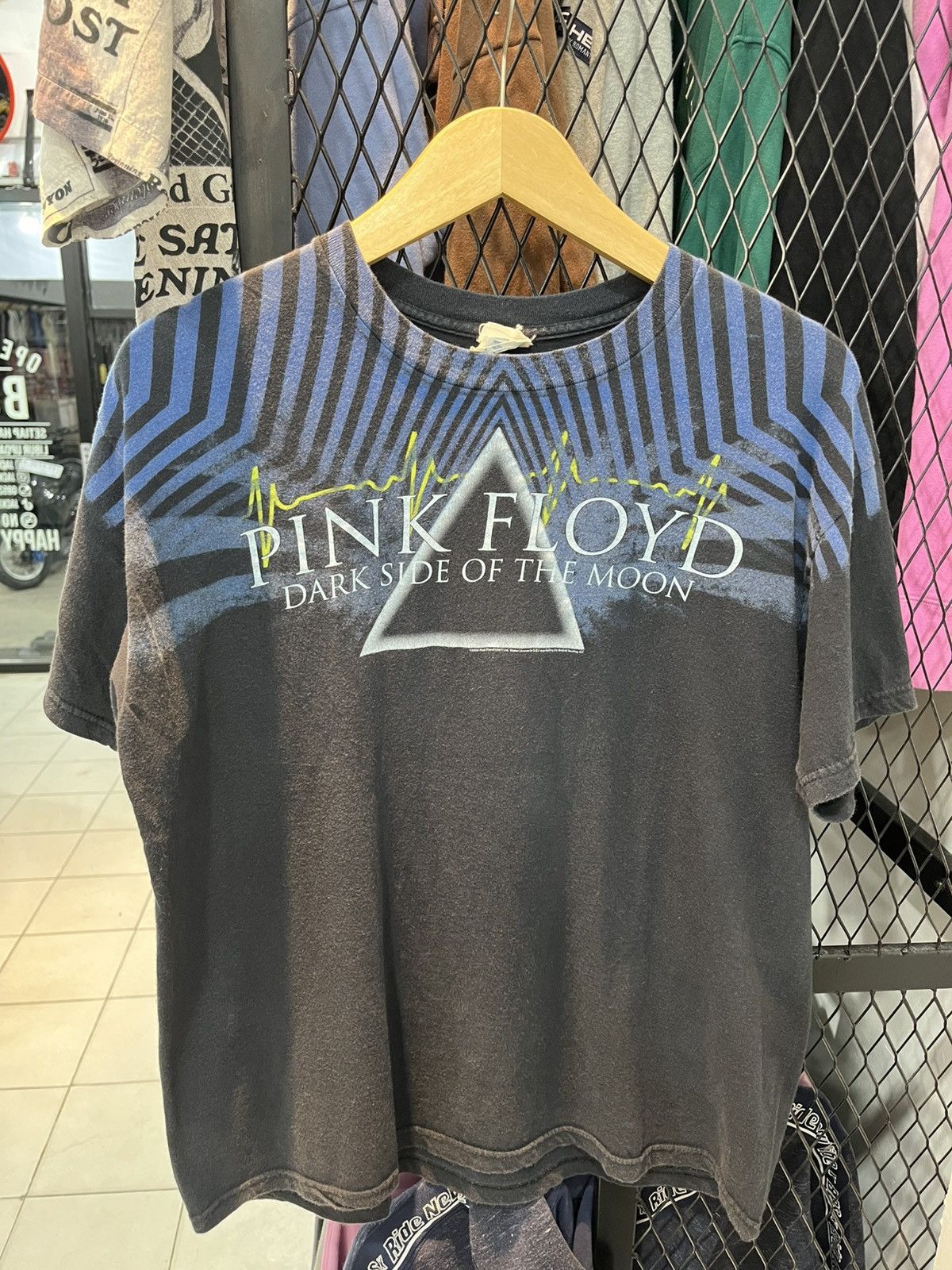 Band Tees 🔥 Vintage Pink Floyd Dark Side Of The Moon Tee Size US L / EU 52-54 / 3 - 1 Thumbnail