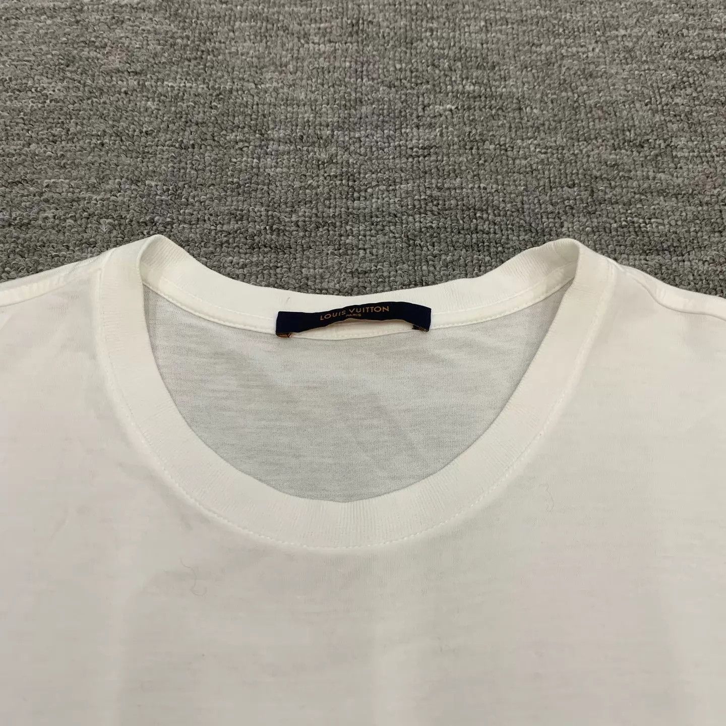Louis Vuitton LV white chest small logo short L 95 Size US L / EU 52-54 / 3 - 7 Thumbnail