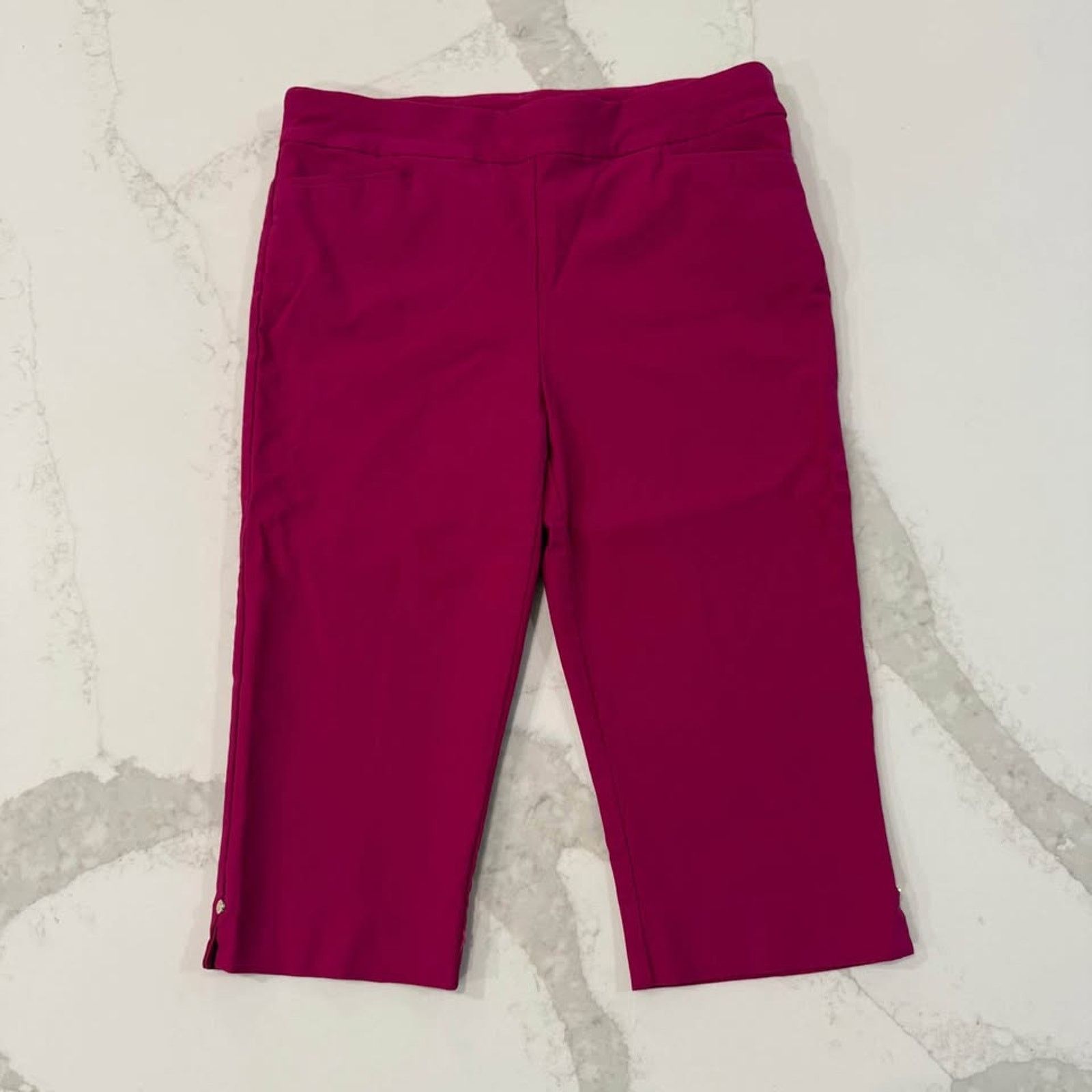 Chicos Chicos SoSlimming Brigitte PullOn Rivet Slim Capris Womens 8 Size 30" / US 8 / IT 44 - 1 Thumbnail