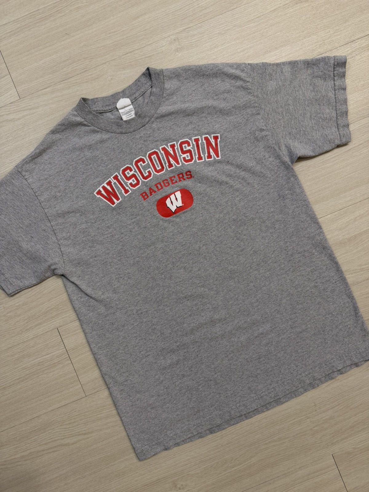 Other Wisconsin Badgers Grey Shirt Size US L / EU 52-54 / 3 - 2 Thumbnail