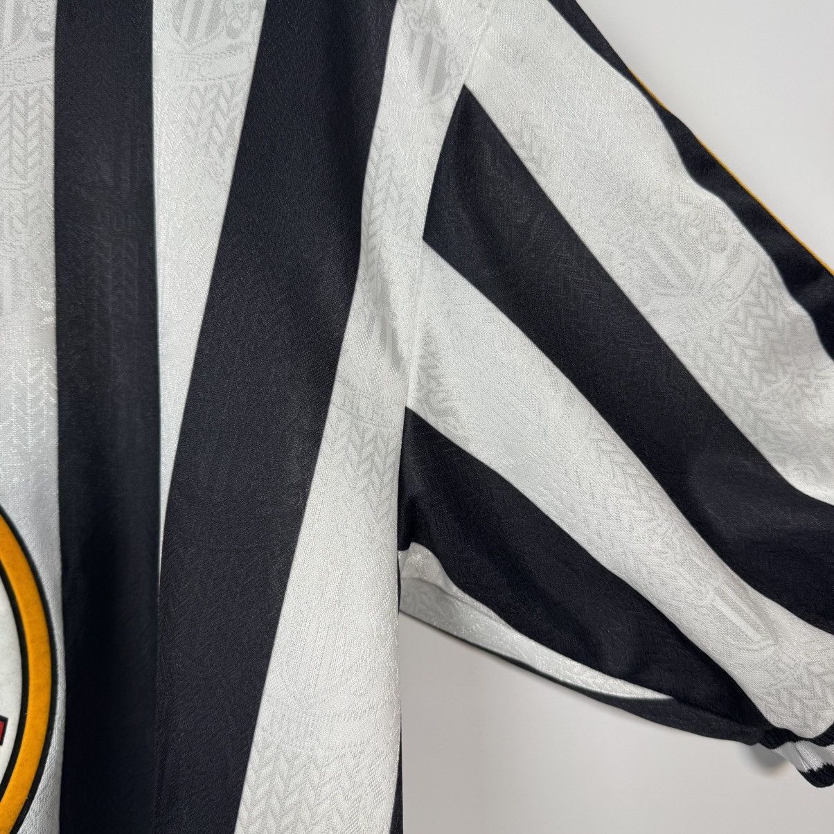 Adidas Newcastle United 1997 1998 Home Football Shirt Soccer Jersey Size US L / EU 52-54 / 3 - 14 Thumbnail