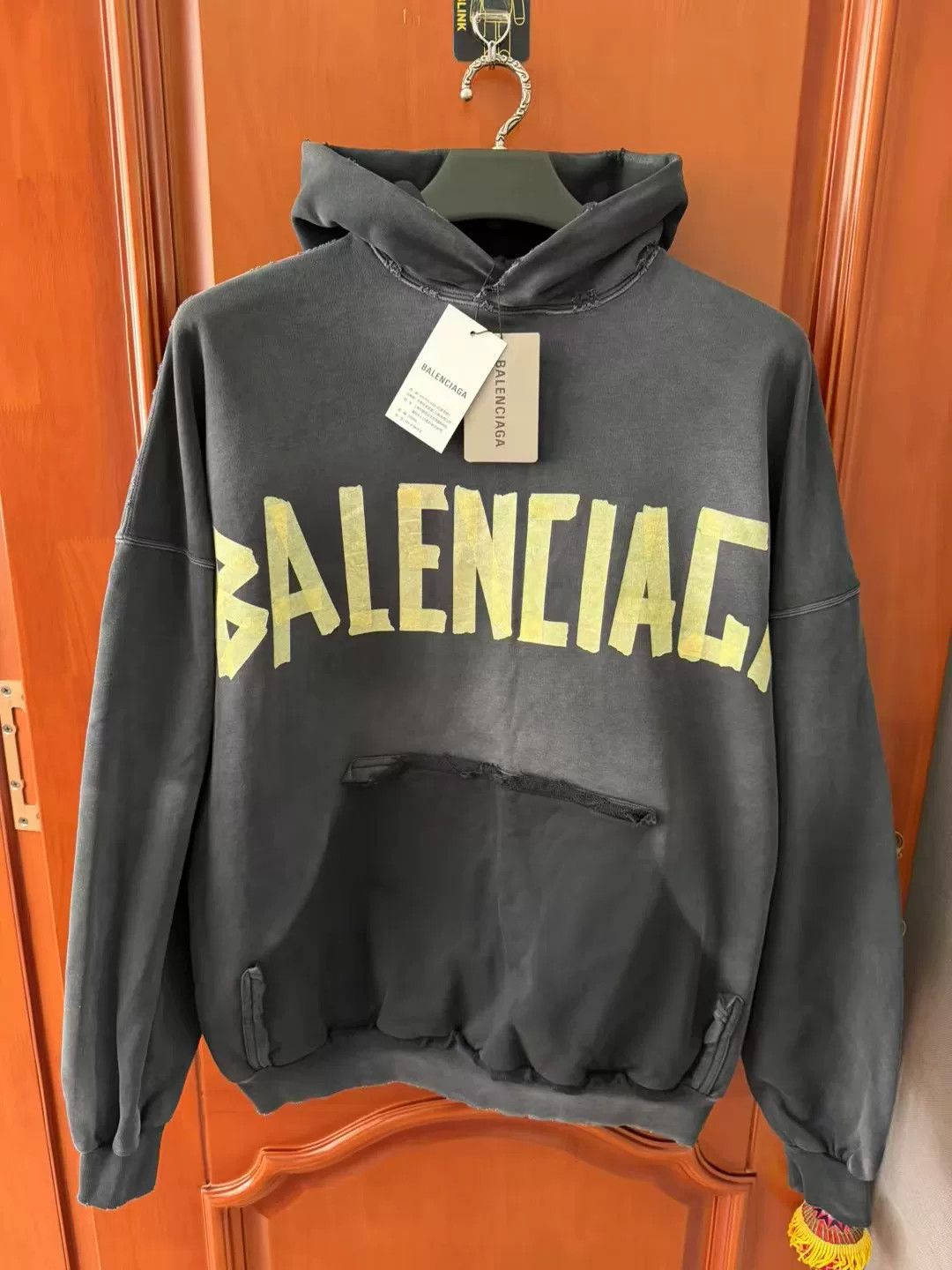 Balenciaga balenciaga black distressed tape hoodie Size US S / EU 44-46 / 1 - 1 Thumbnail