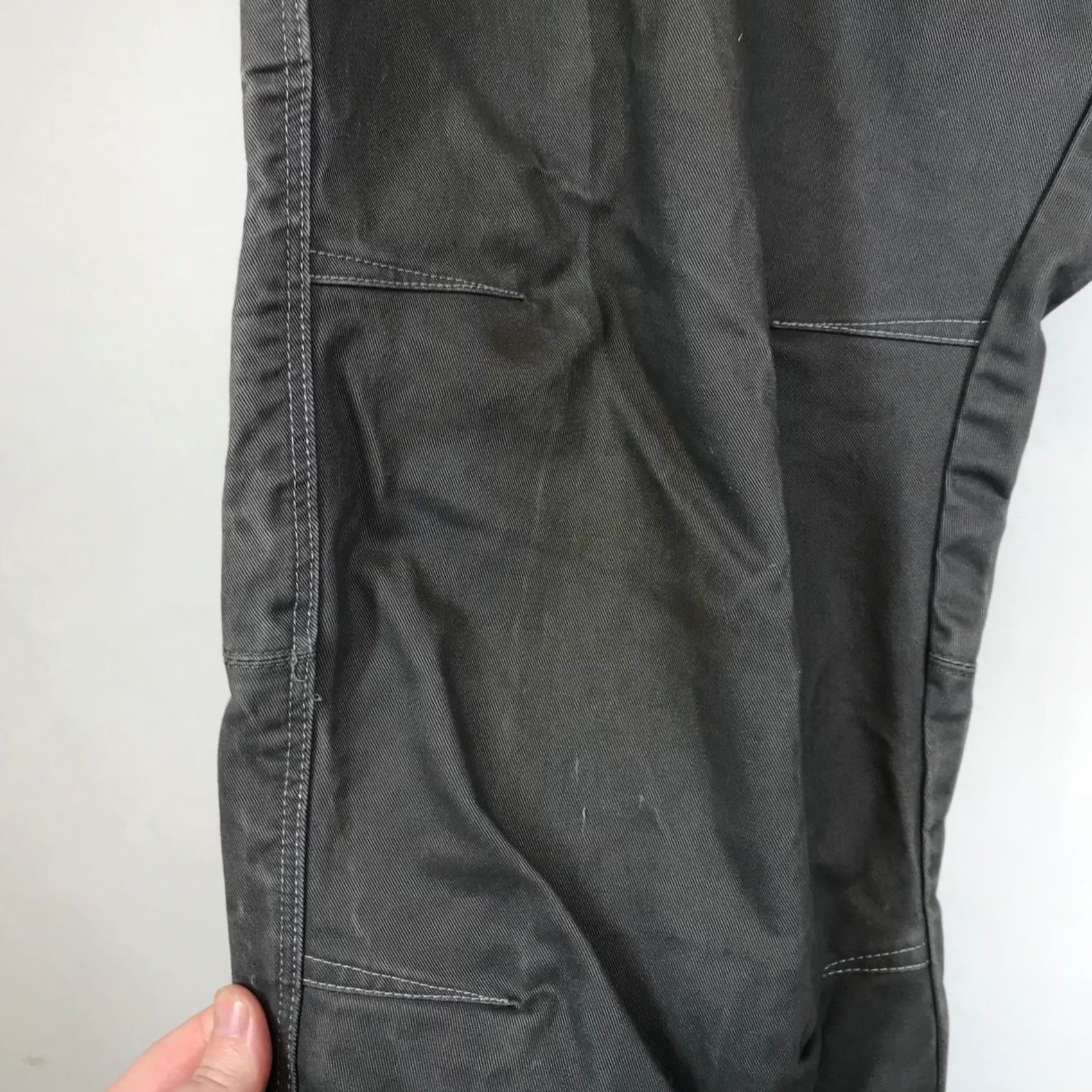 Vintage KUHL Mens Pants Gray Cargo Work Casual Straight Leg 34x30 Pockets Wrinkle Resistant Easy Care 5-Pocket Chino Rydr Outdoor Hiking Vintage No Size US 36 / EU 52 - 5 Thumbnail
