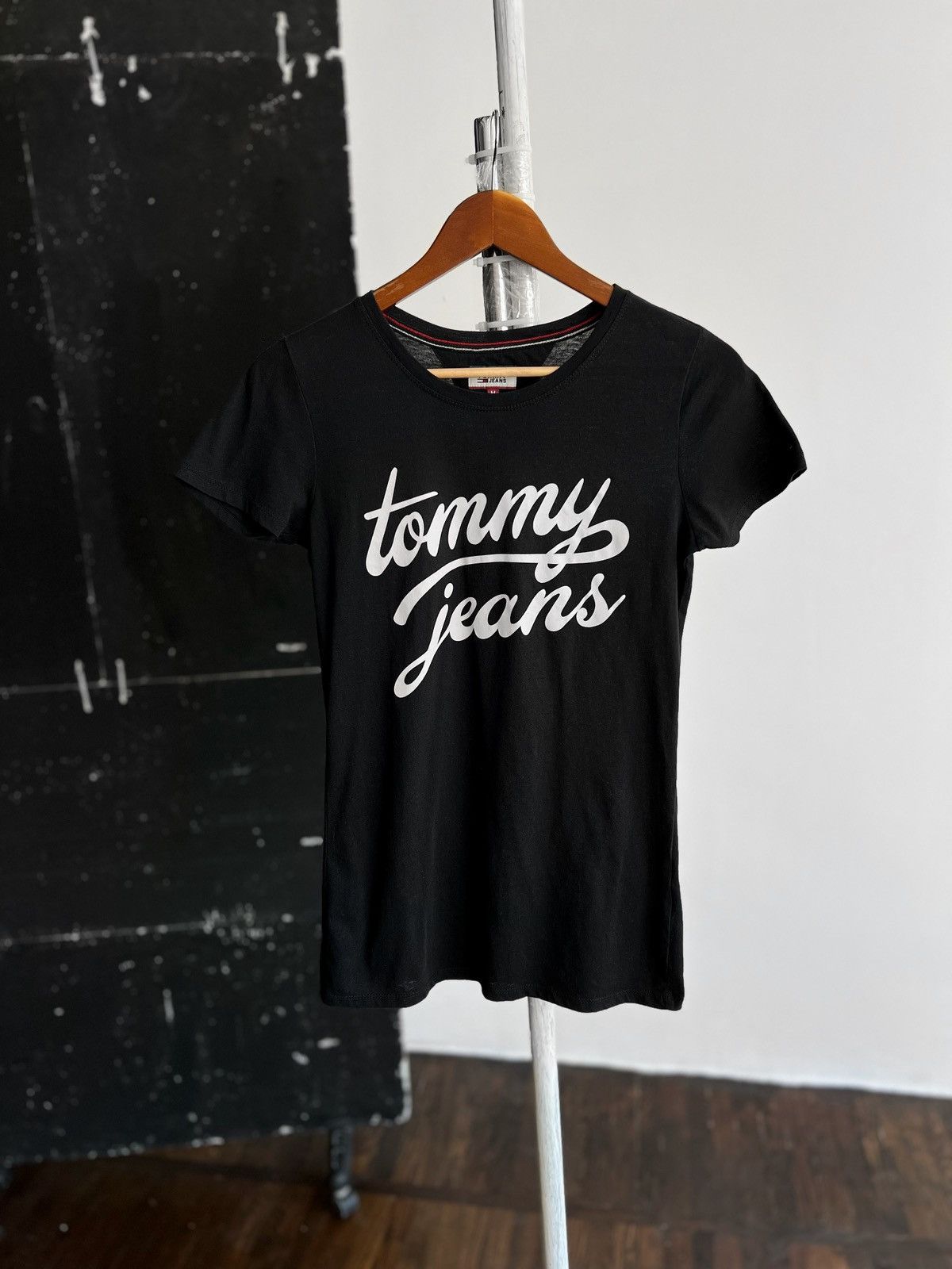 Tommy Hilfiger × Tommy Jeans Tommy Hilfiger Tommy Jeans Women Black Short Sleeve T-Shirt Size M / US 6-8 / IT 42-44 - 1 Thumbnail