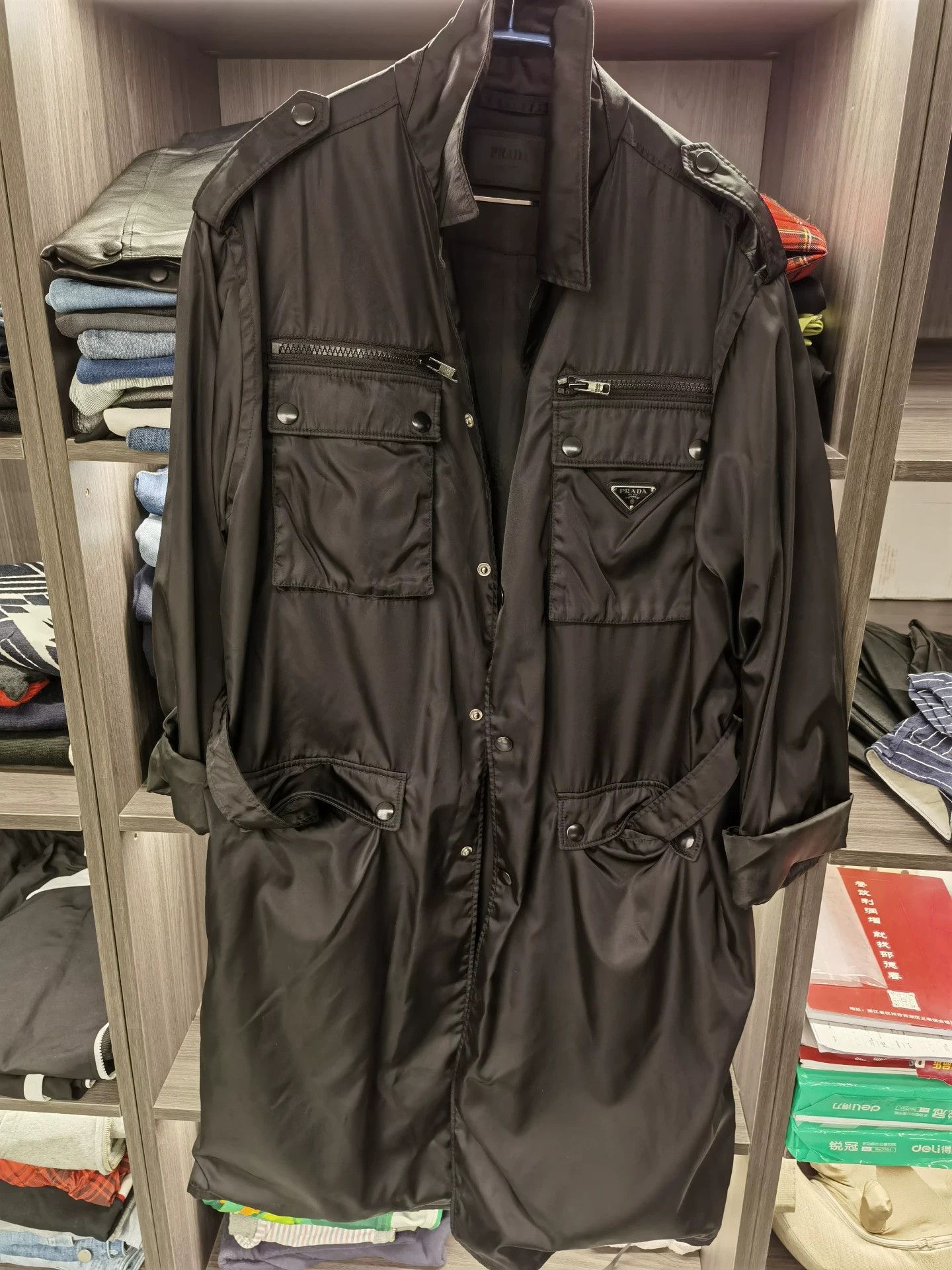 Prada black Prada trench coat in size L Size US L / EU 52-54 / 3 - 1 Thumbnail