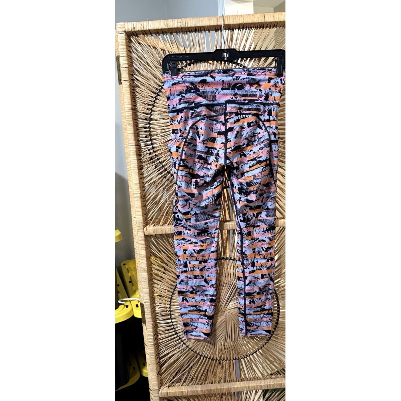 Lululemon Lululemon Fast Free High Rise Tight Legging Geo Print Size 6 EUC Women Pants Cross Training Activewear Ankle 25in Inseam Multicolor Adjustable Pockets Size 28" / US 6 / IT 42 - 5 Thumbnail