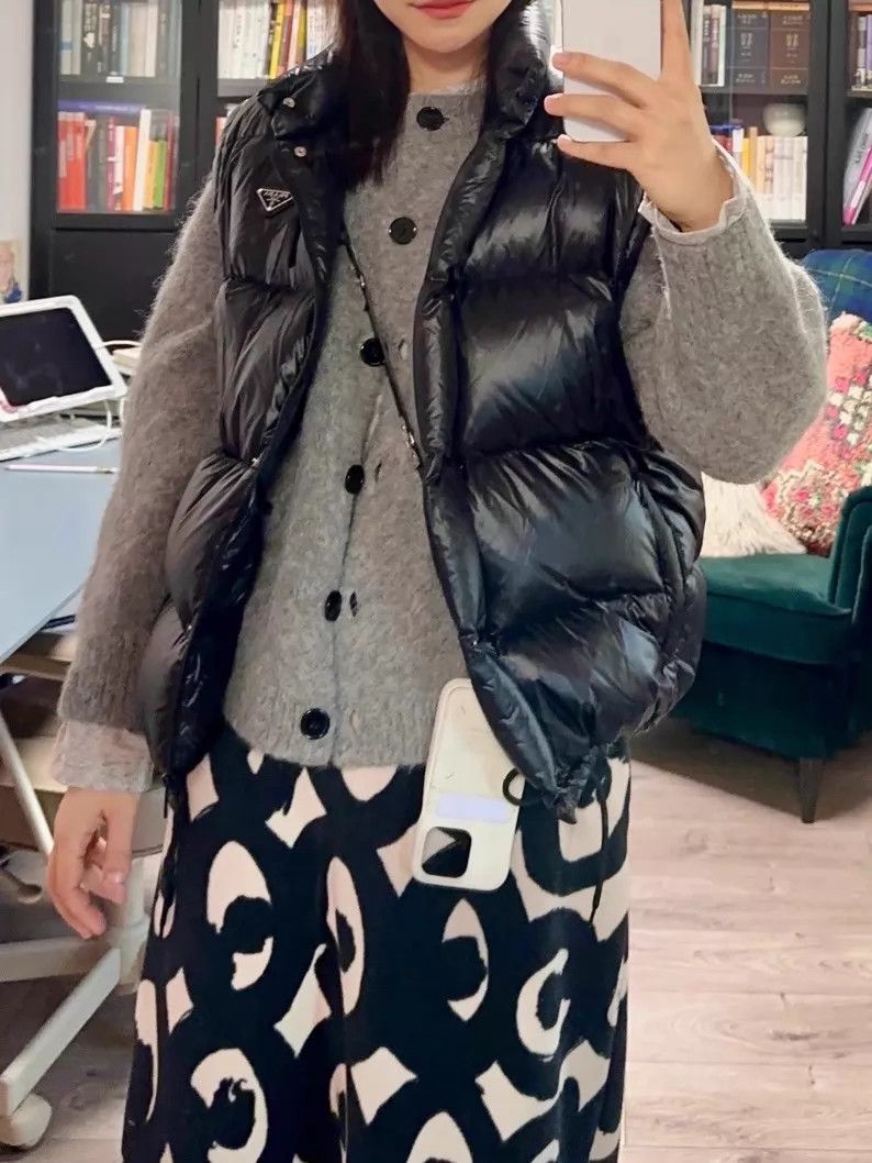 Prada Prada Reversible Down Vest Black Double Zipper Silk Lining Size XS / US 0-2 / IT 36-38 - 7 Thumbnail