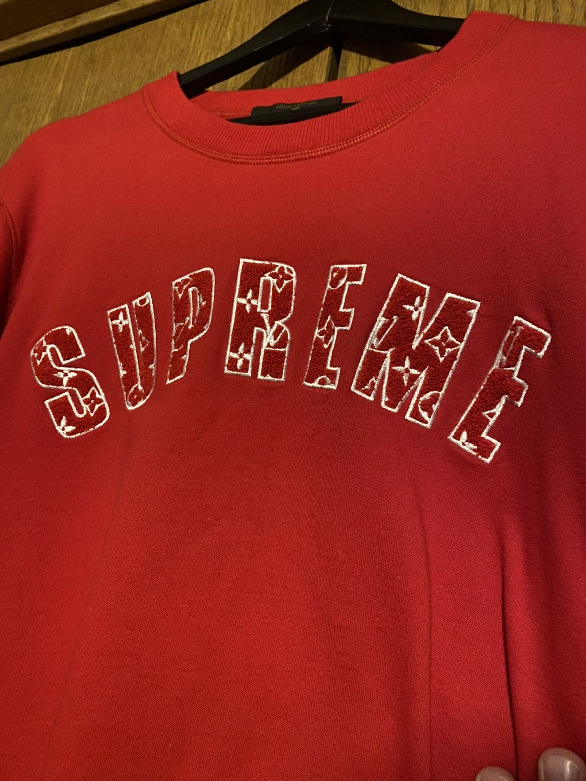 Louis Vuitton × Supreme Louis Vuitton x Supreme Arc Logo Crewneck Size US XL / EU 56 / 4 - 3 Thumbnail