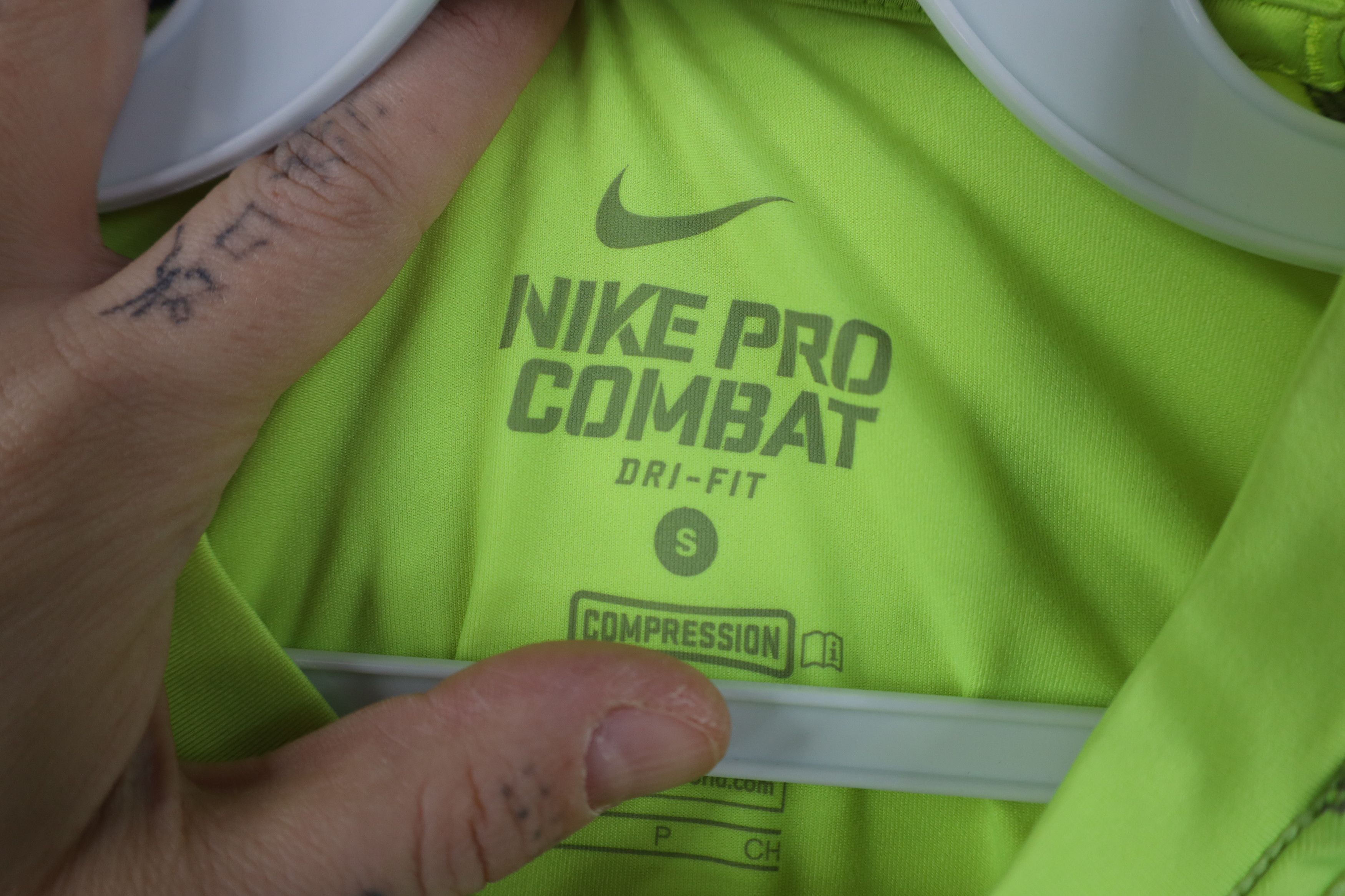 Nike Nike Pro Combat Training Short Sleeve T-Shirt Volt Yellow Size US S / EU 44-46 / 1 - 9 Thumbnail