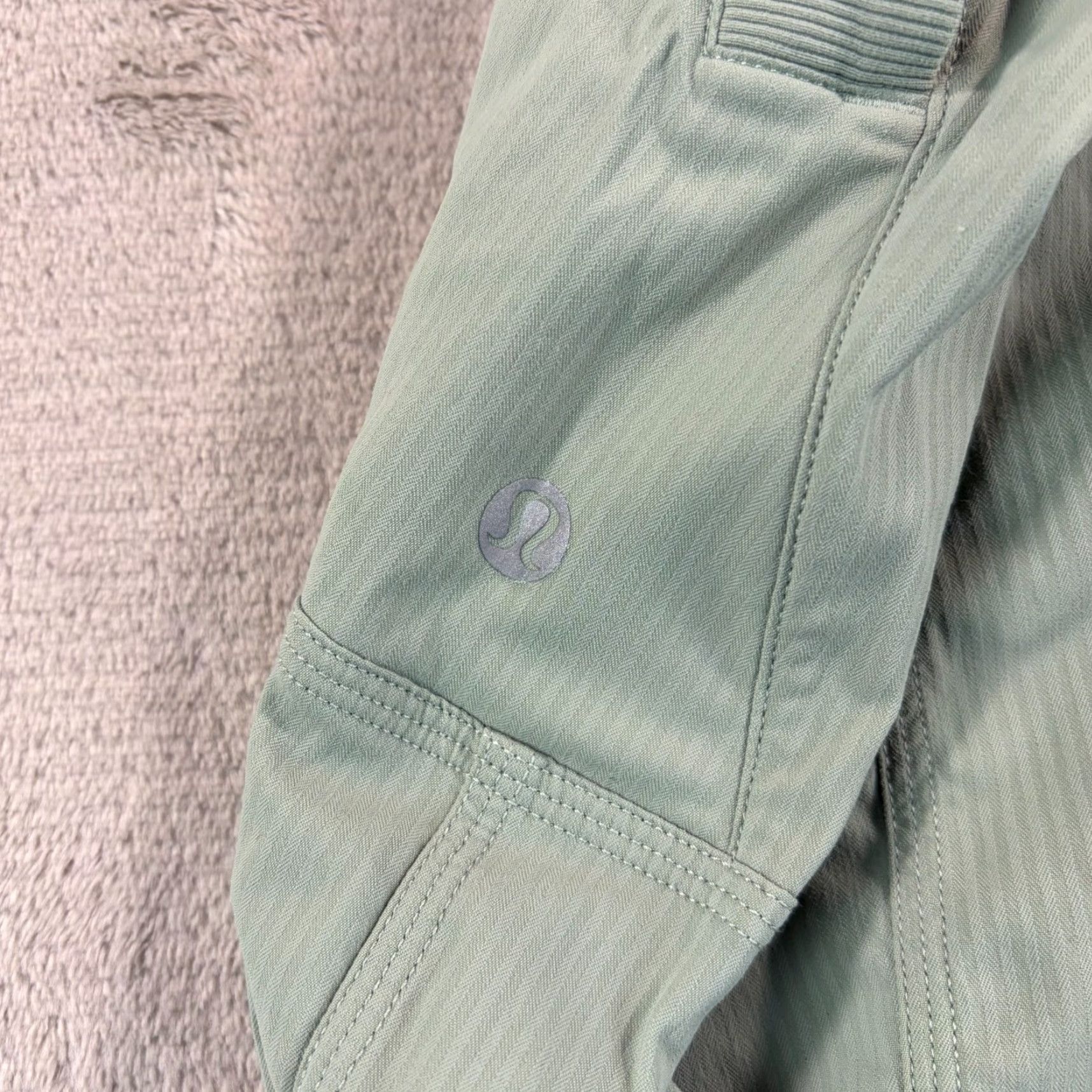 Lululemon VINTAGE Lululemon Dance Studio Pants Green 8 Women Regular Inseam 30" Drawstring Athleisure Dance Studio Fashion Sports Modern Designer Size 30" / US 8 / IT 44 - 4 Thumbnail