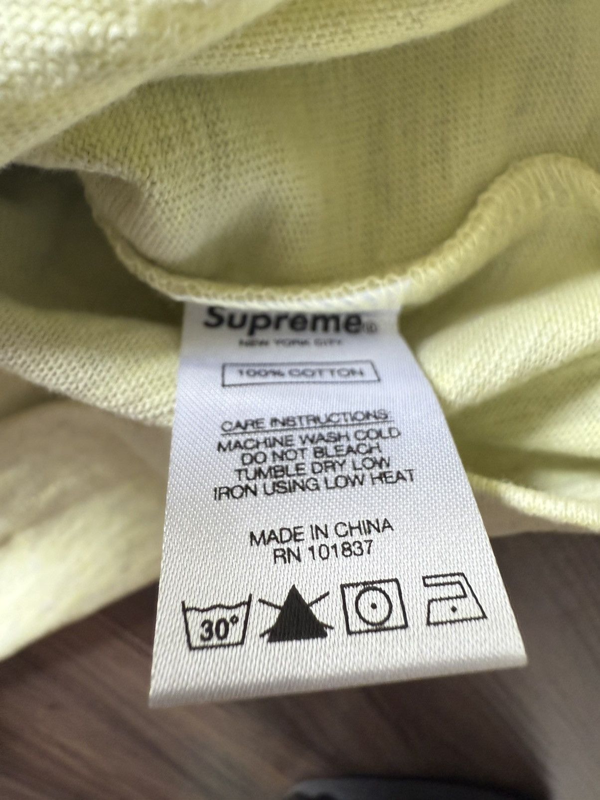 Supreme Supreme Heavyweight Pocket Tee Light Yellow Size L – Logo Size US L / EU 52-54 / 3 - 4 Thumbnail