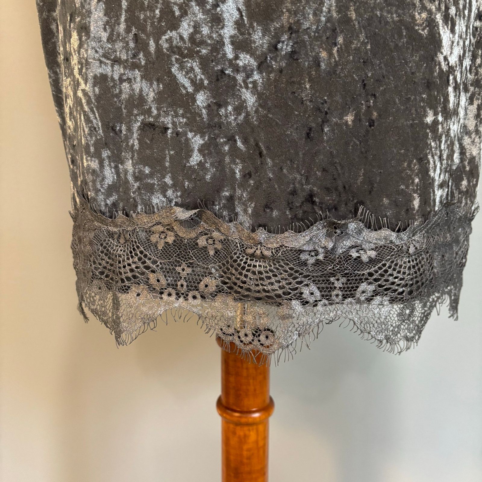Guess Vintage Guess crushed velvet and lace mini dress, size Size M / US 6-8 / IT 42-44 - 2 Thumbnail