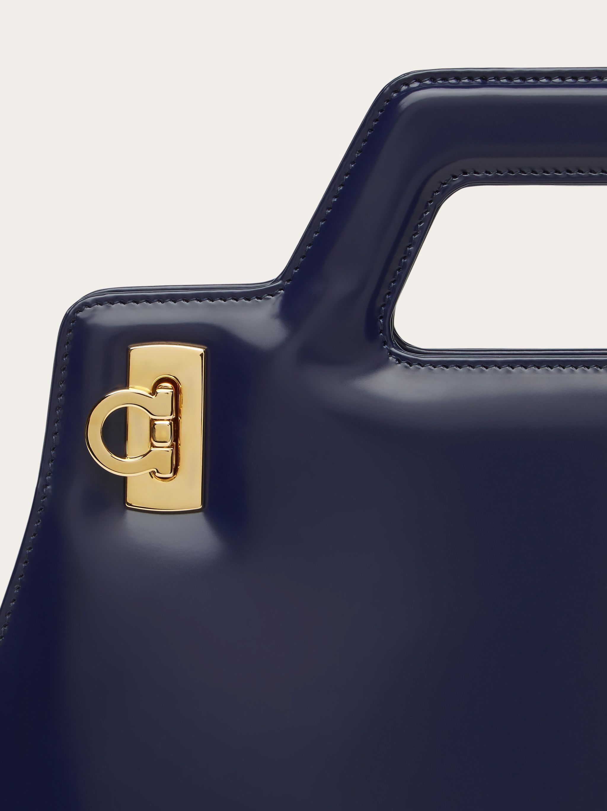 Salvatore Ferragamo o1s1rm0924 Size: OS / Wanda Handle Bag in Blue Size ONE SIZE - 8 Thumbnail