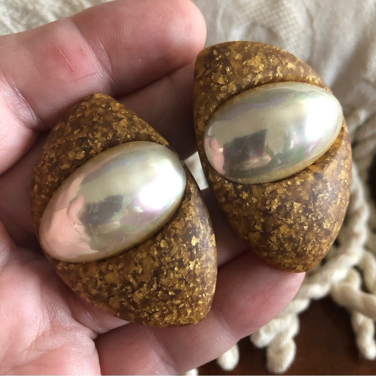 Vintage Vintage unique faux pearls speckled clip on earrings Size ONE SIZE - 2 Thumbnail