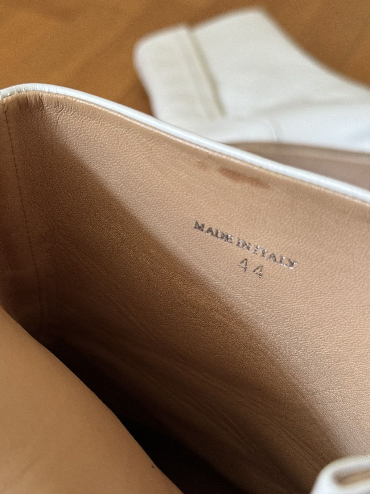 MAISON MARGIELA white ankle tabi