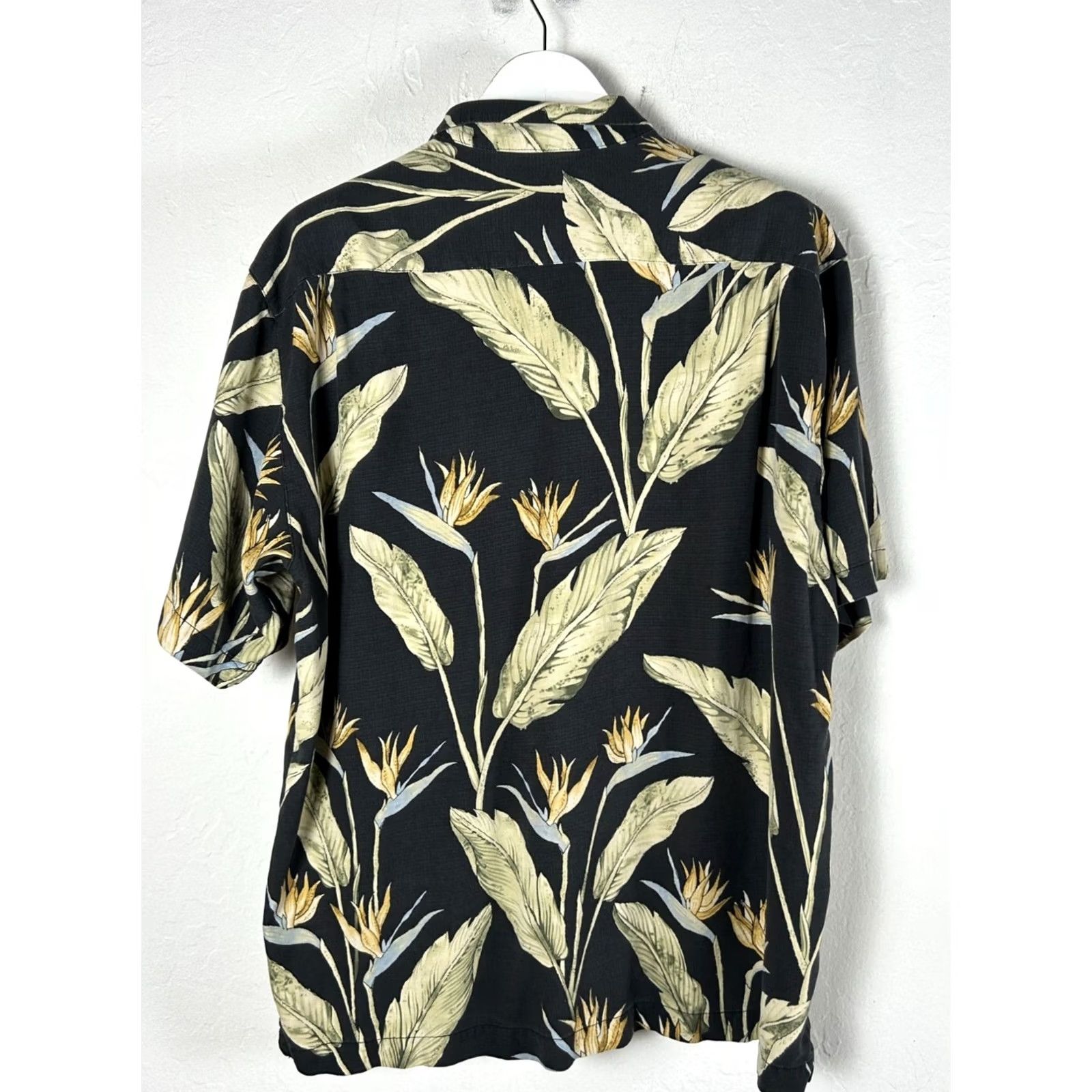 Tommy Bahama Tommy Bahama Shirt XL Black Silk Bird Of Paradise Hawaiian Button Up Casual Mens Size US XL / EU 56 / 4 - 3 Thumbnail